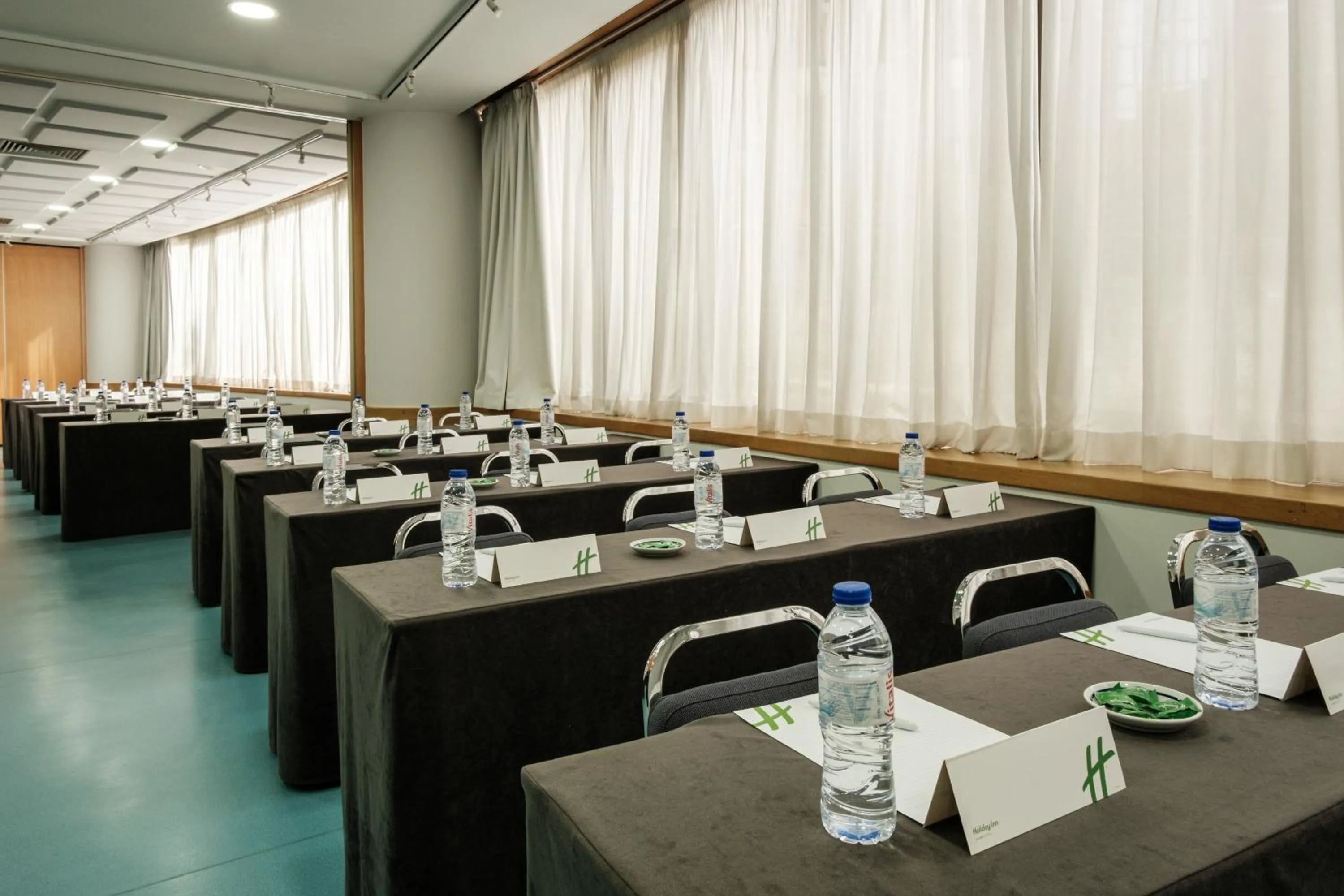 Meeting/conference room in Holiday Inn Lisbon-Continental by IHG