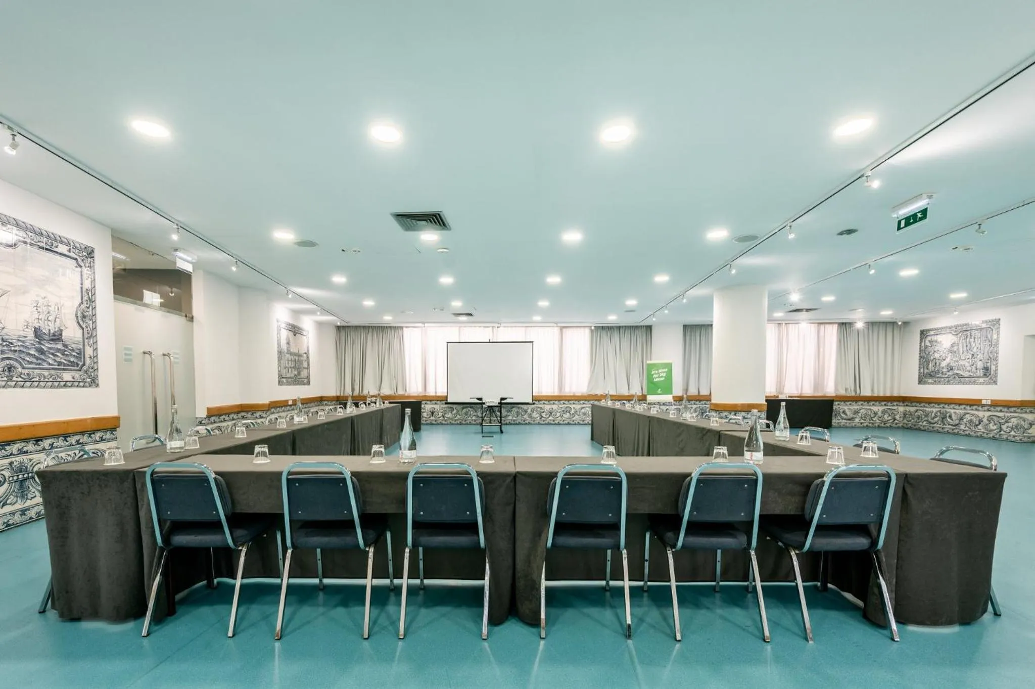 Meeting/conference room in Holiday Inn Lisbon-Continental by IHG
