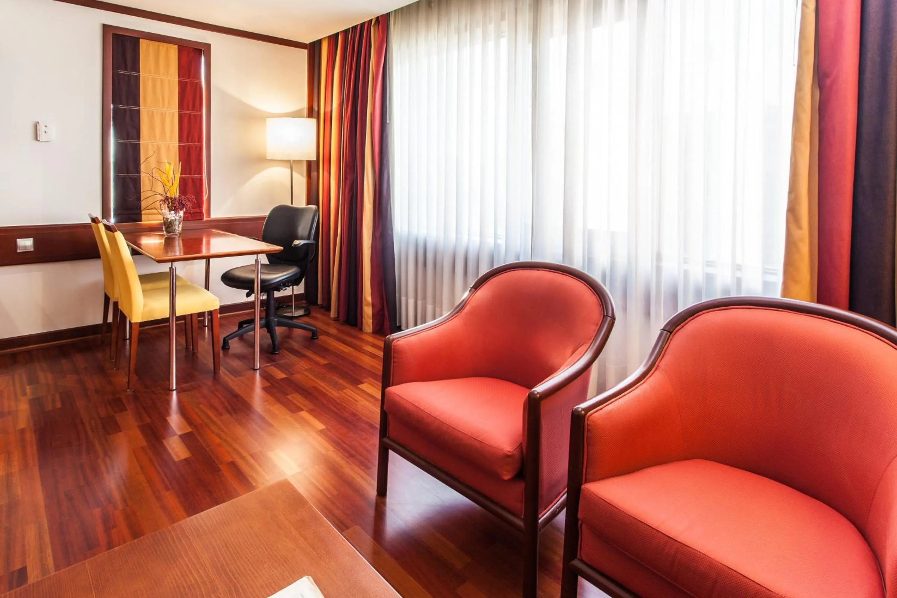 Photo of the whole room in Holiday Inn Lisbon-Continental by IHG