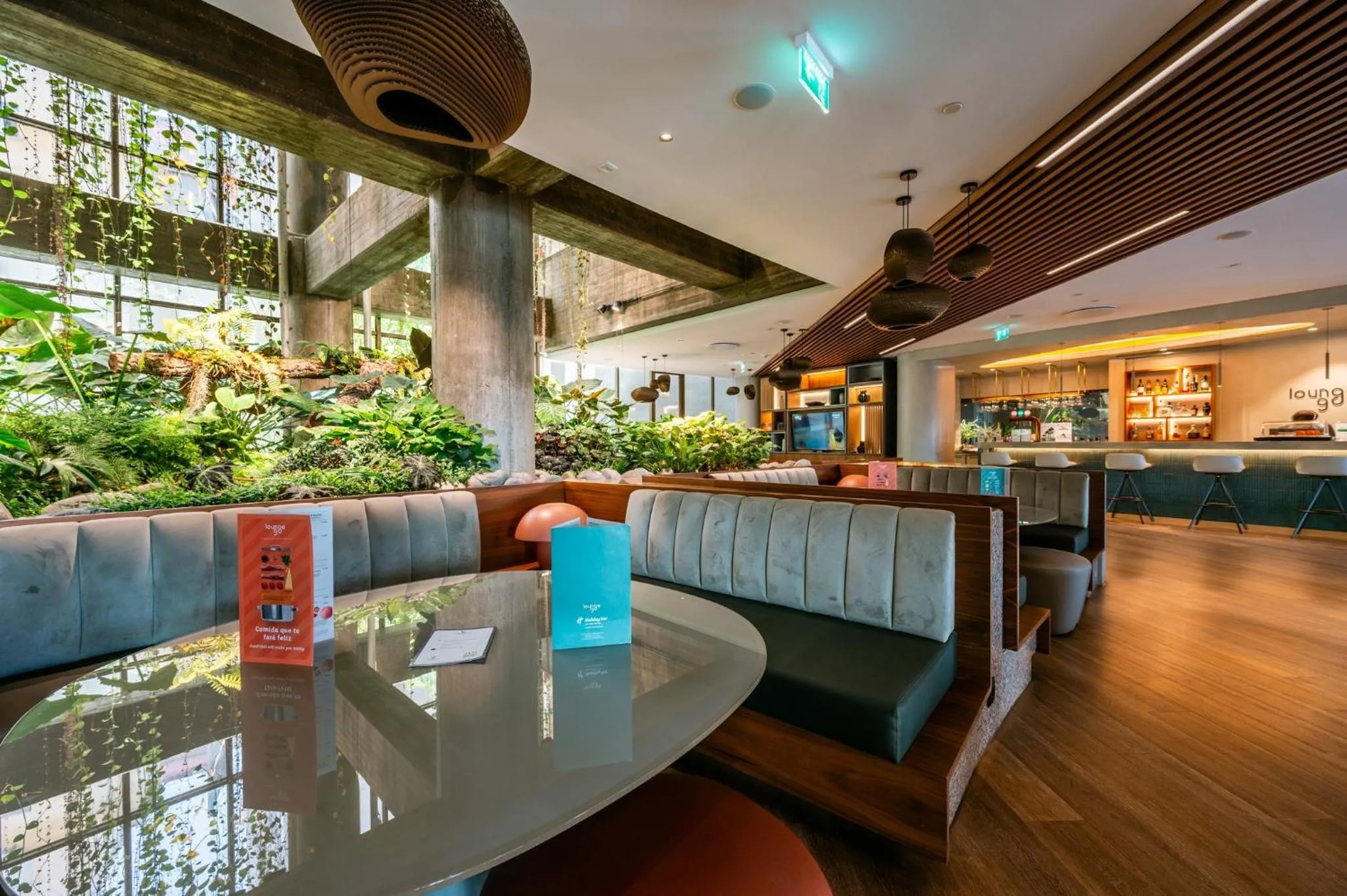 Lounge or bar in Holiday Inn Lisbon-Continental by IHG