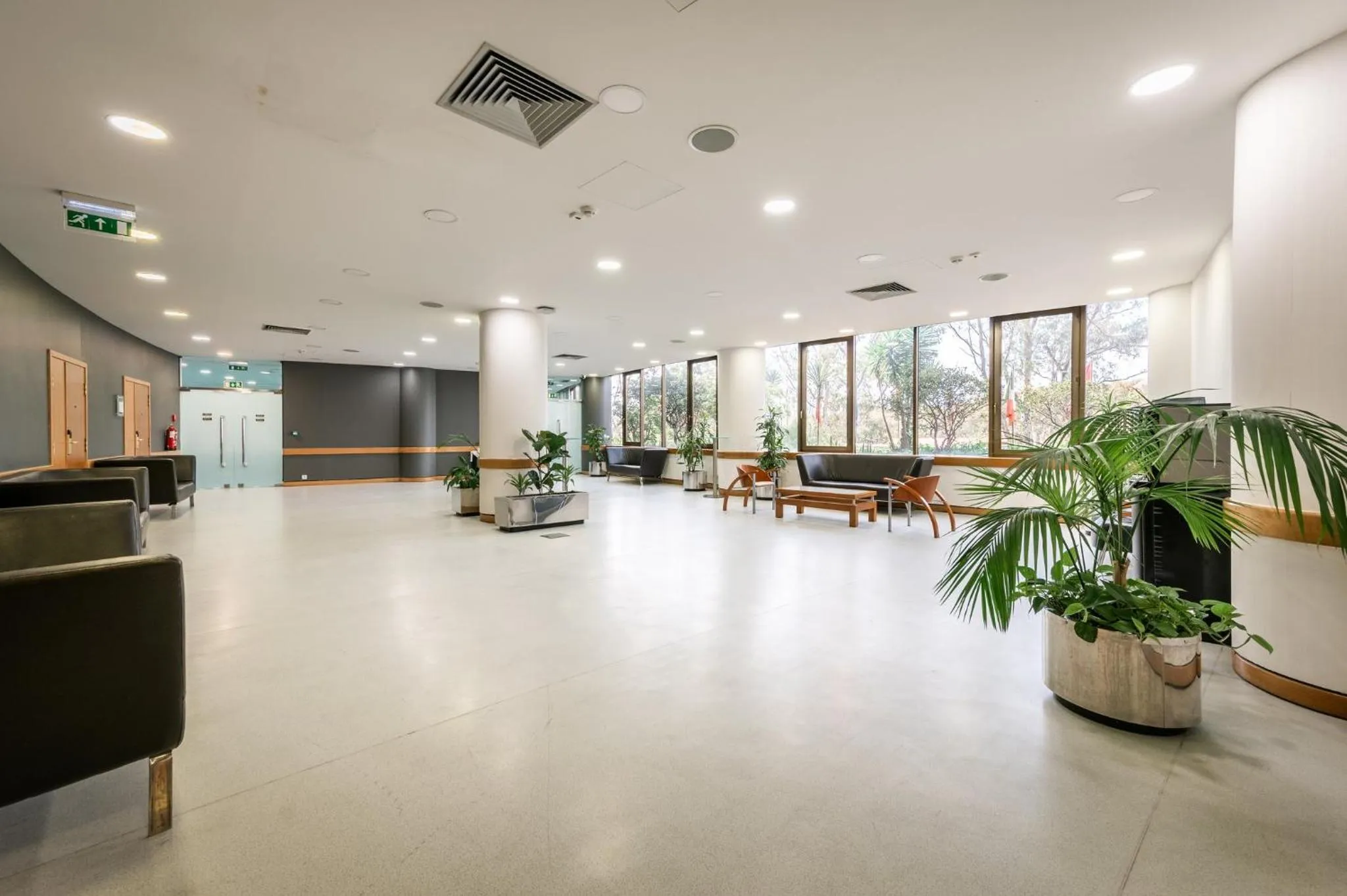 Meeting/conference room in Holiday Inn Lisbon-Continental by IHG