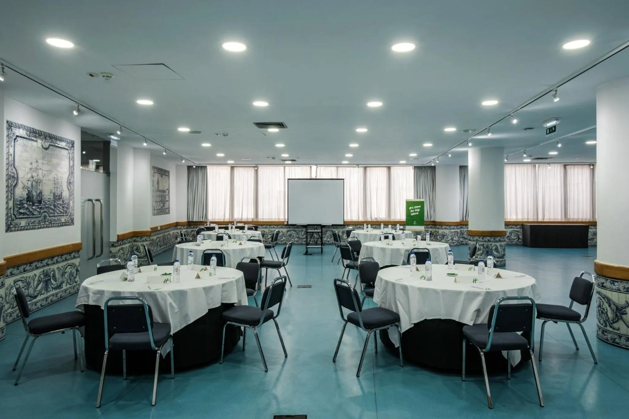 Meeting/conference room in Holiday Inn Lisbon-Continental by IHG
