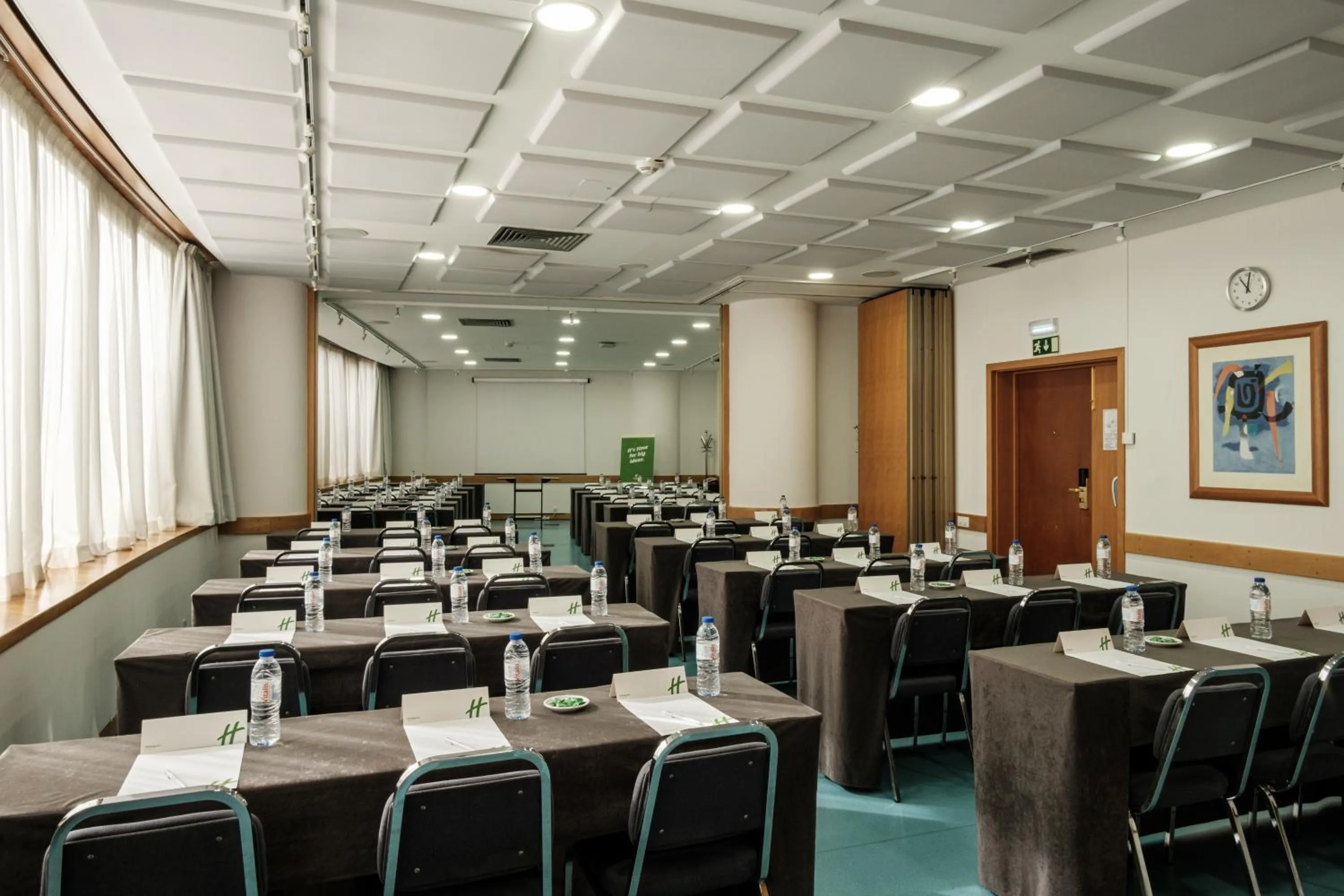 Meeting/conference room in Holiday Inn Lisbon-Continental by IHG