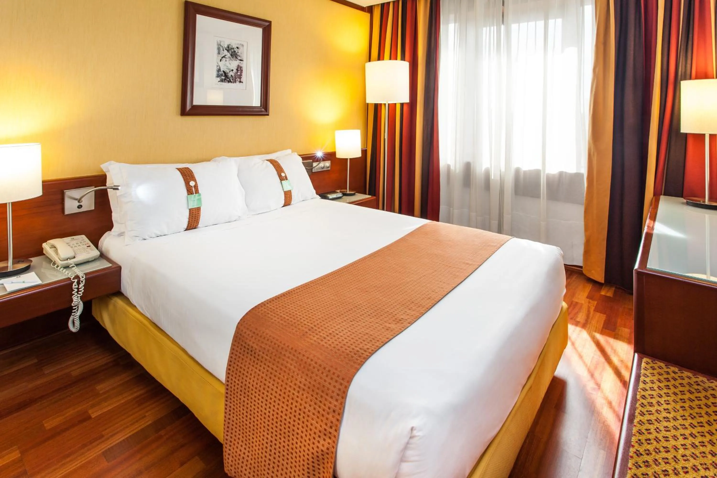 Photo of the whole room, Bed in Holiday Inn Lisbon-Continental by IHG
