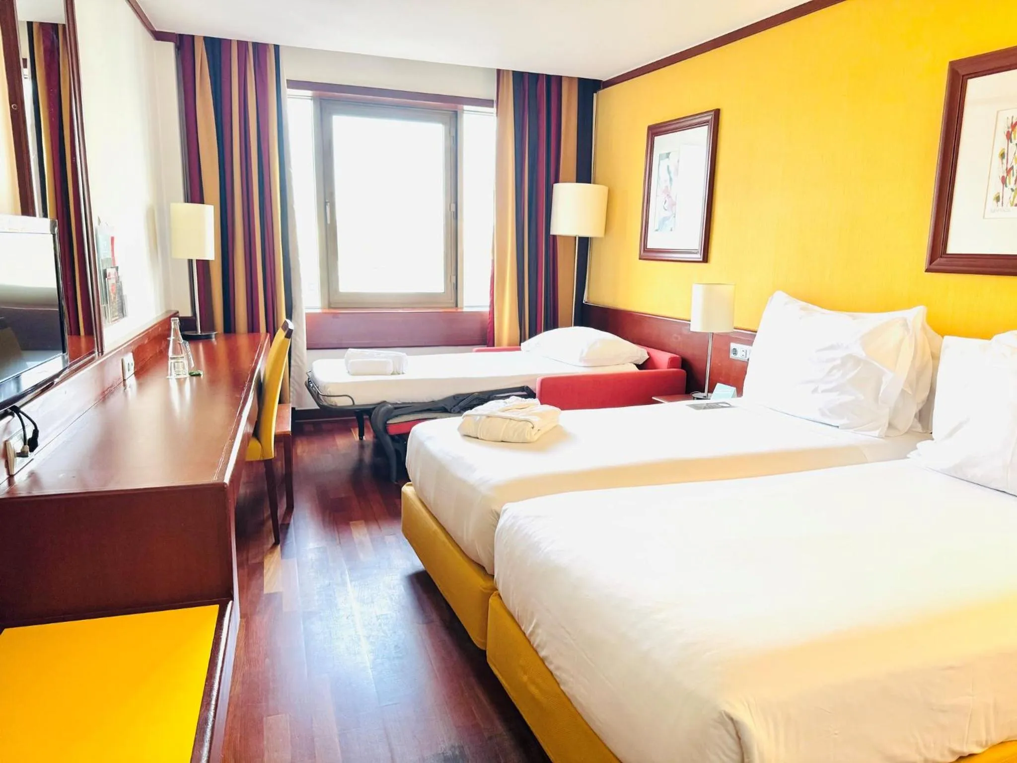 Photo of the whole room, Bed in Holiday Inn Lisbon-Continental by IHG