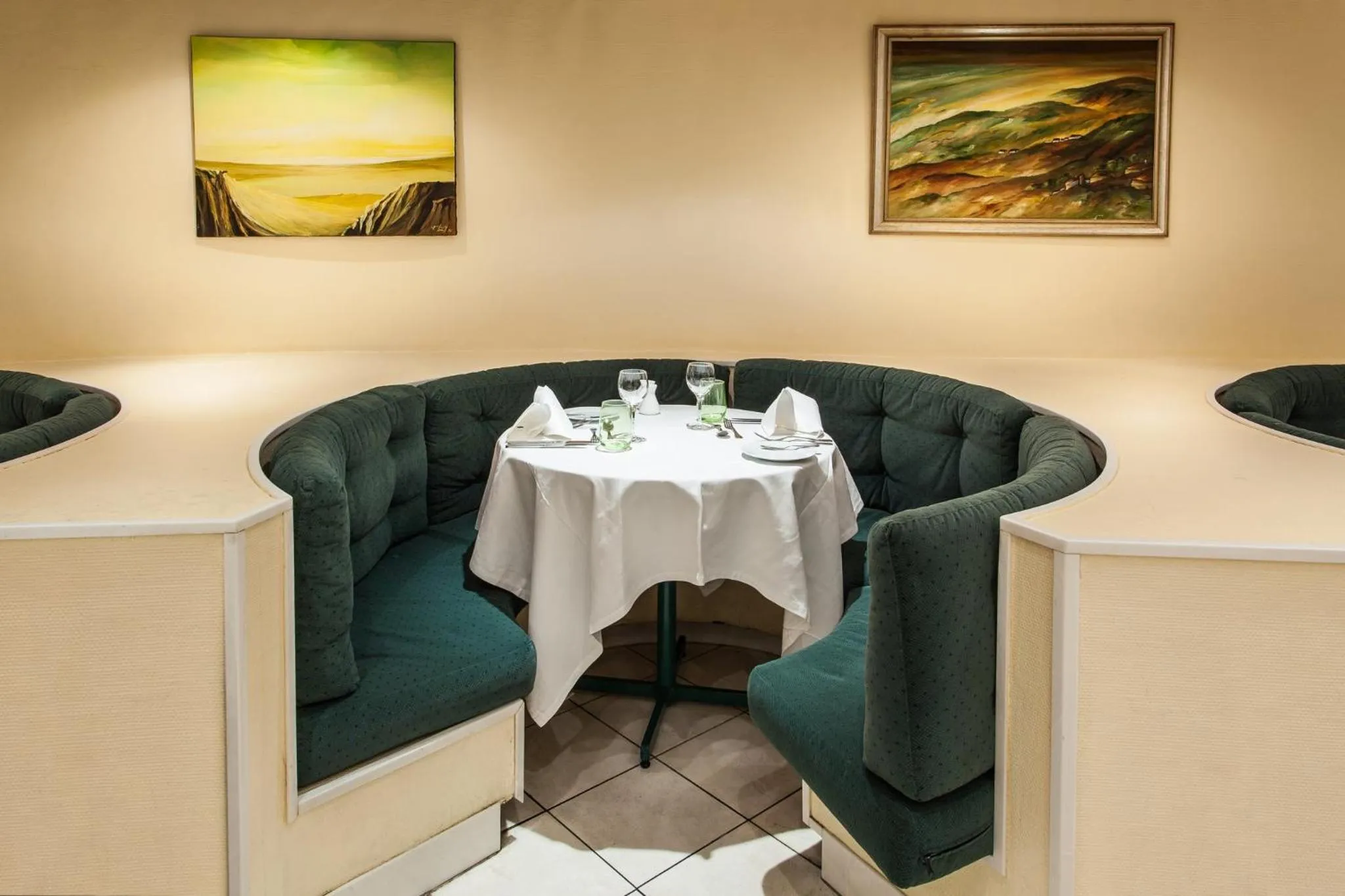 Restaurant/places to eat in Holiday Inn Lisbon-Continental by IHG
