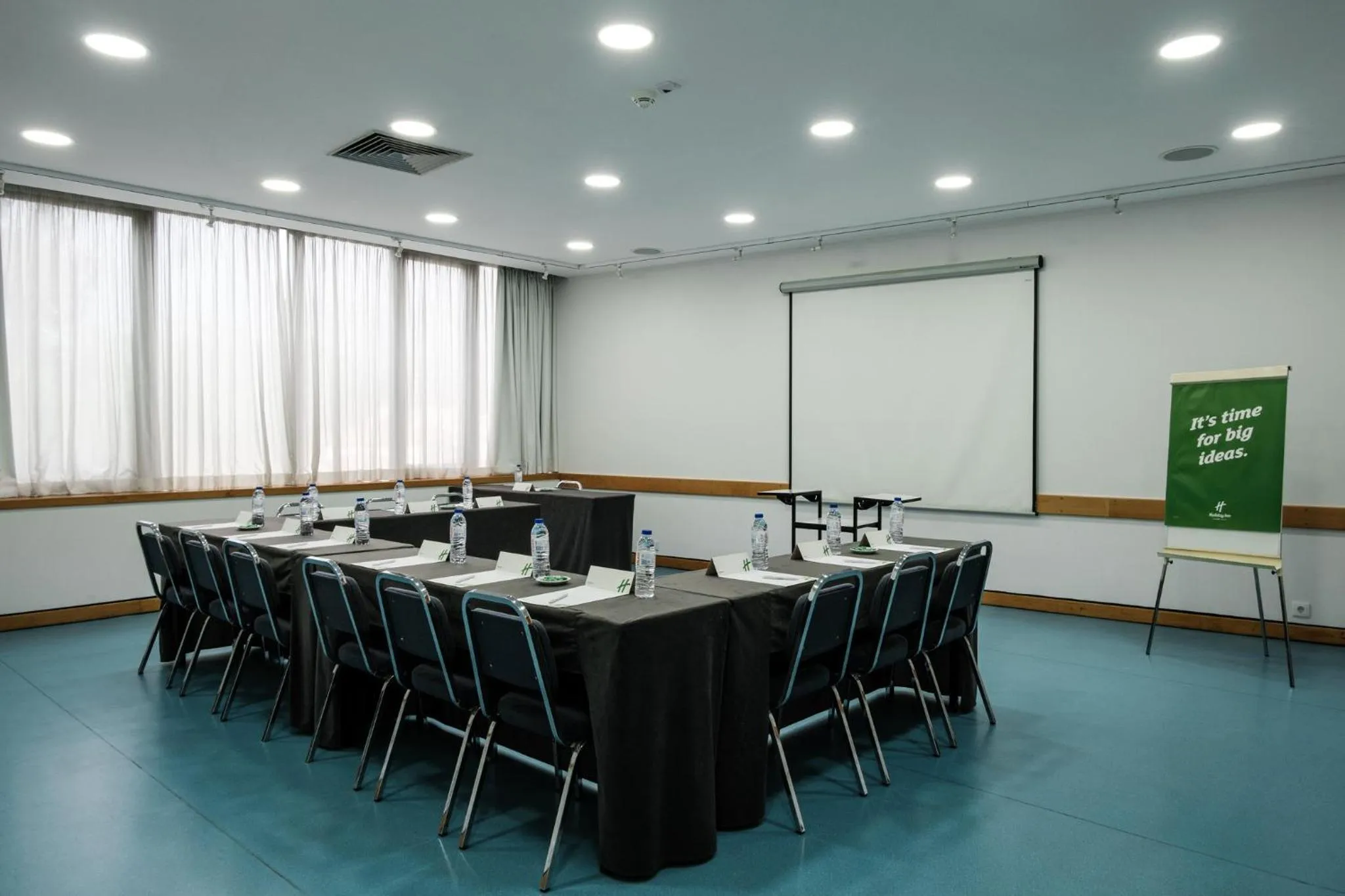 Meeting/conference room in Holiday Inn Lisbon-Continental by IHG