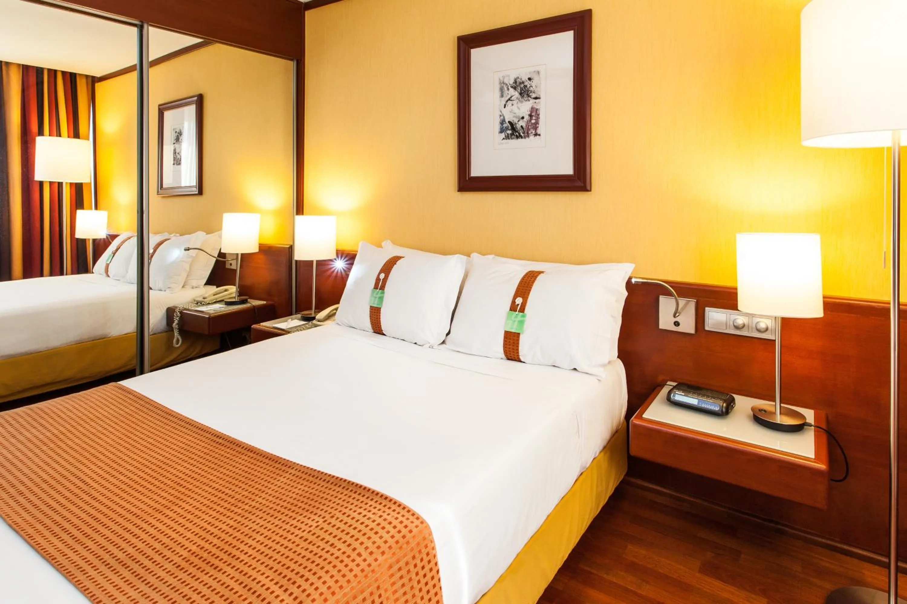 Photo of the whole room, Bed in Holiday Inn Lisbon-Continental by IHG