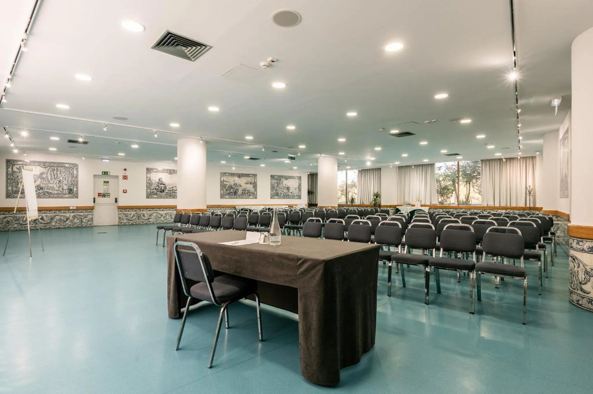 Meeting/conference room in Holiday Inn Lisbon-Continental by IHG