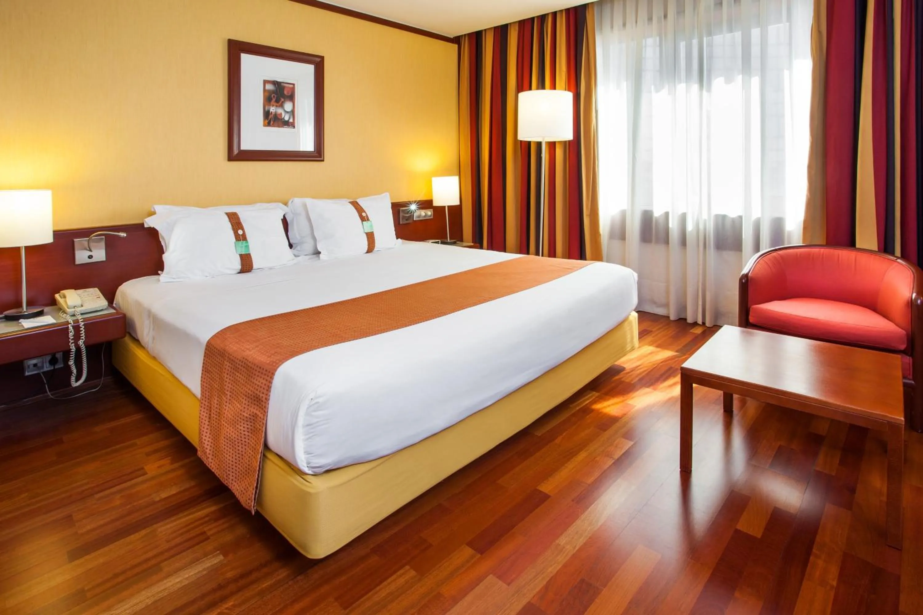 Photo of the whole room, Bed in Holiday Inn Lisbon-Continental by IHG