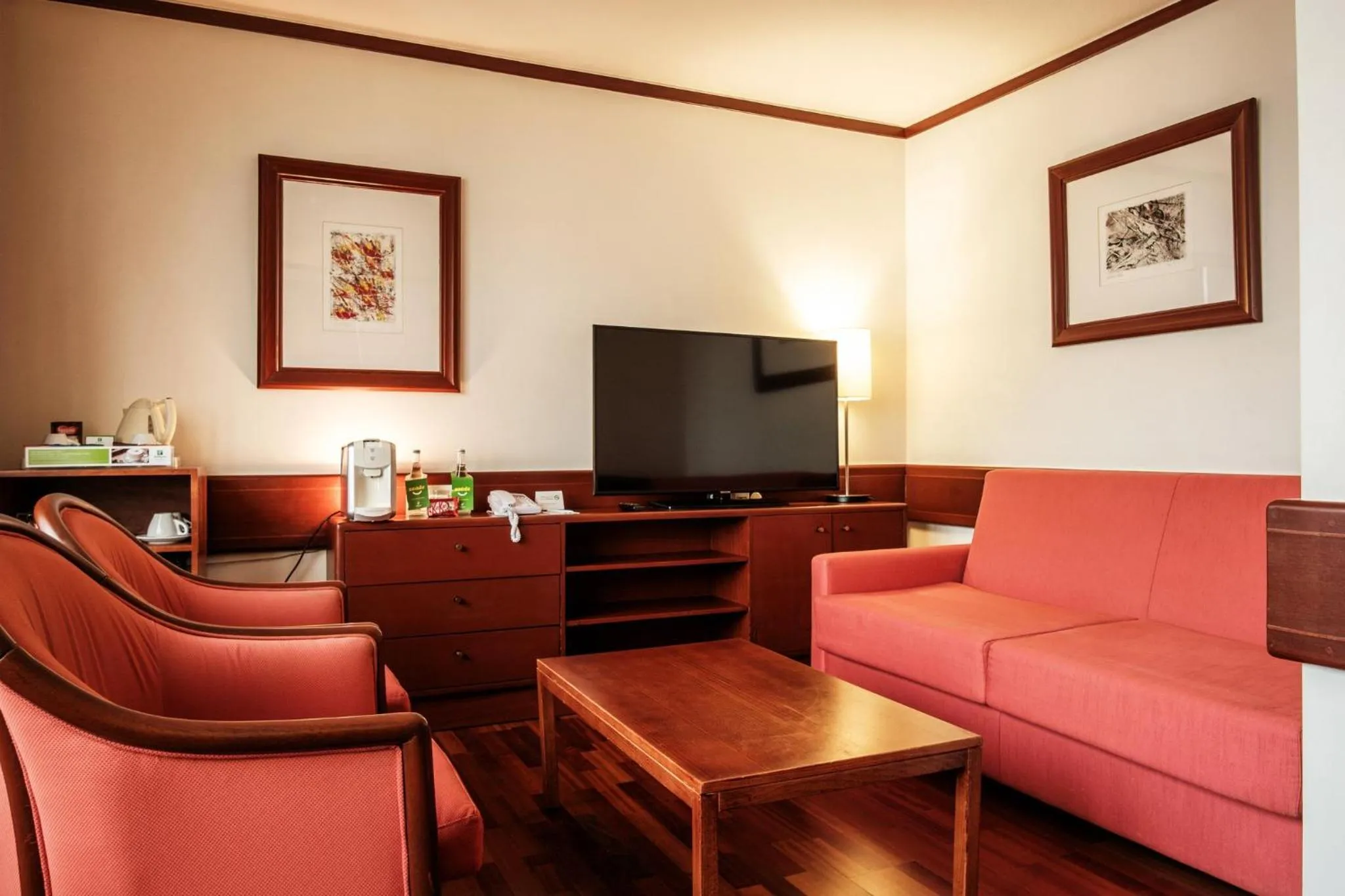 Photo of the whole room in Holiday Inn Lisbon-Continental by IHG