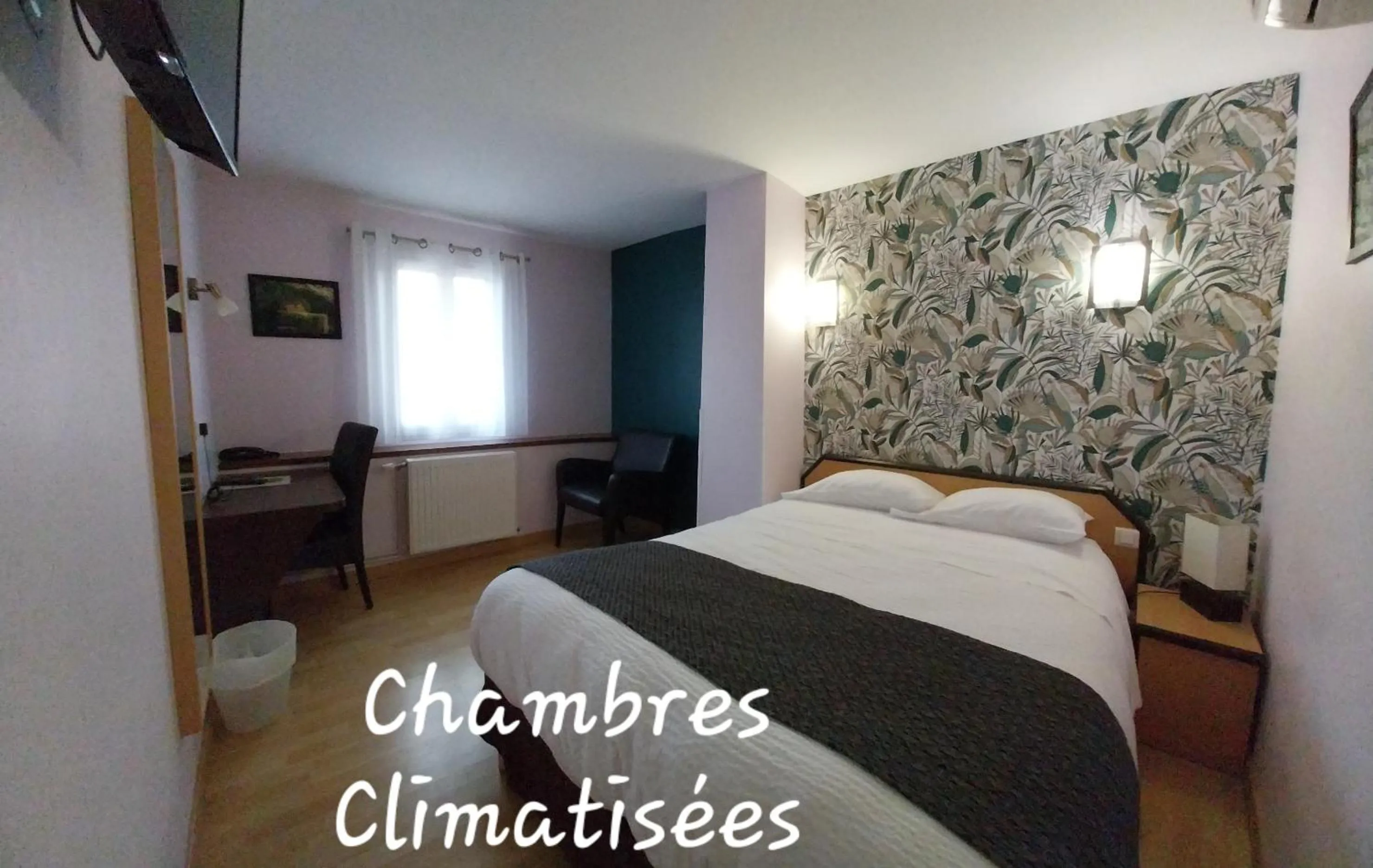 Bed in Hôtel Restaurant du Lauragais LOGIS DE FRANCE