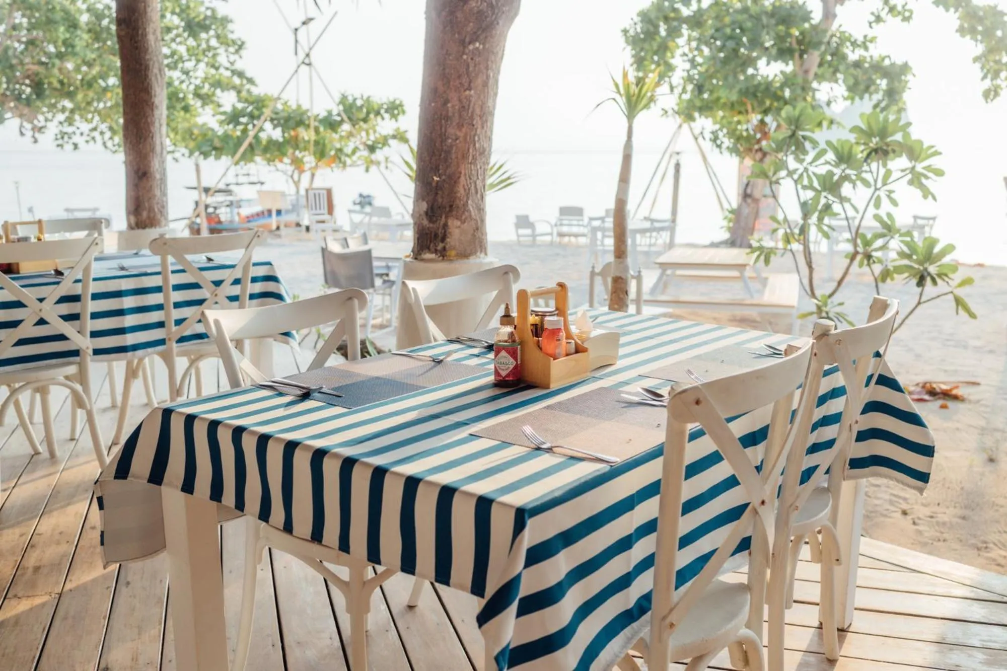 Restaurant/places to eat in Mayalay Resort-Green Hotel