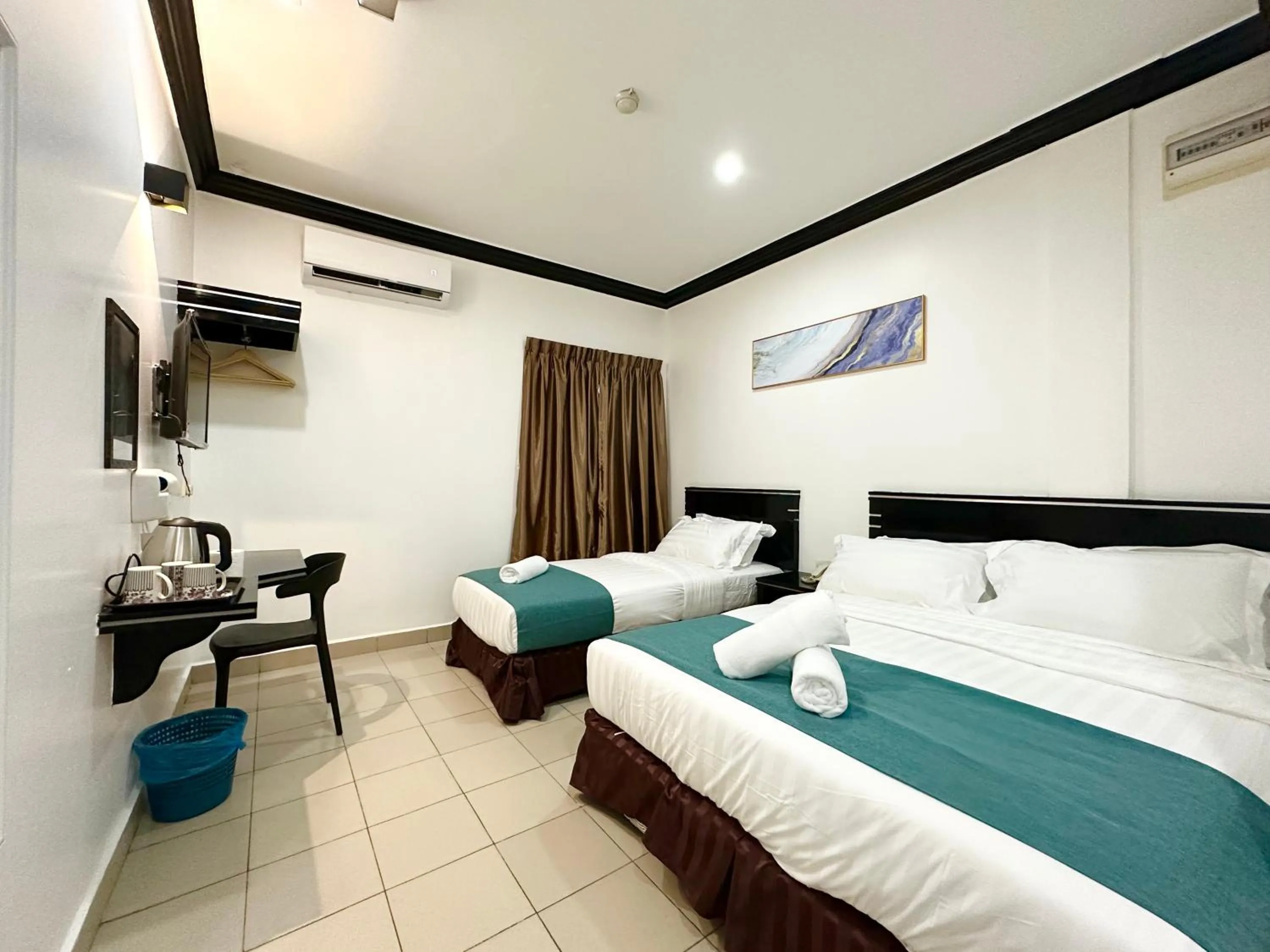 Bed in Hotel Tourist City Centre by HotSpot Essential
