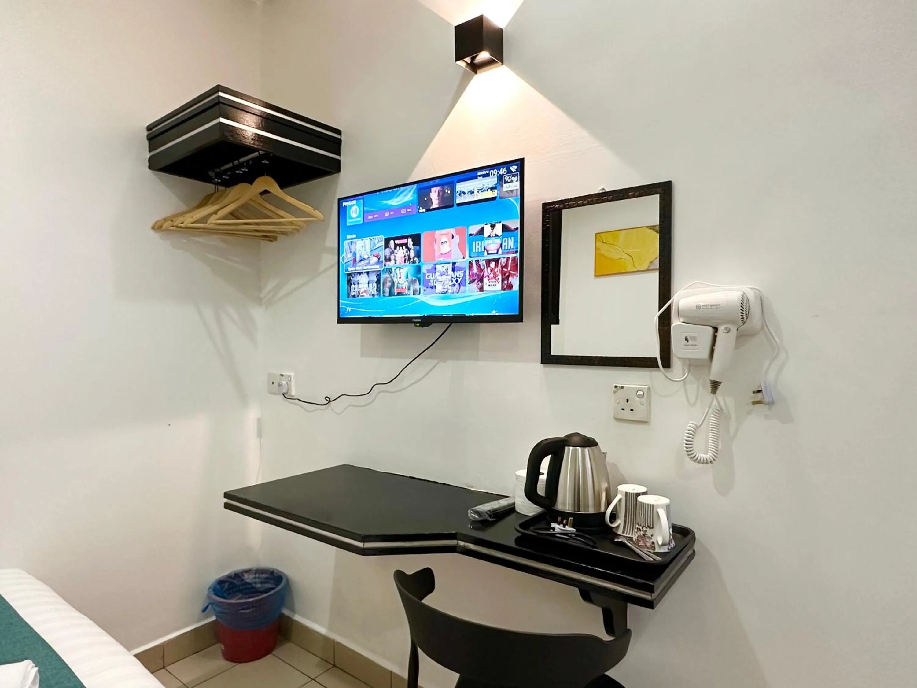 TV and multimedia in Hotel Tourist City Centre by HotSpot Essential