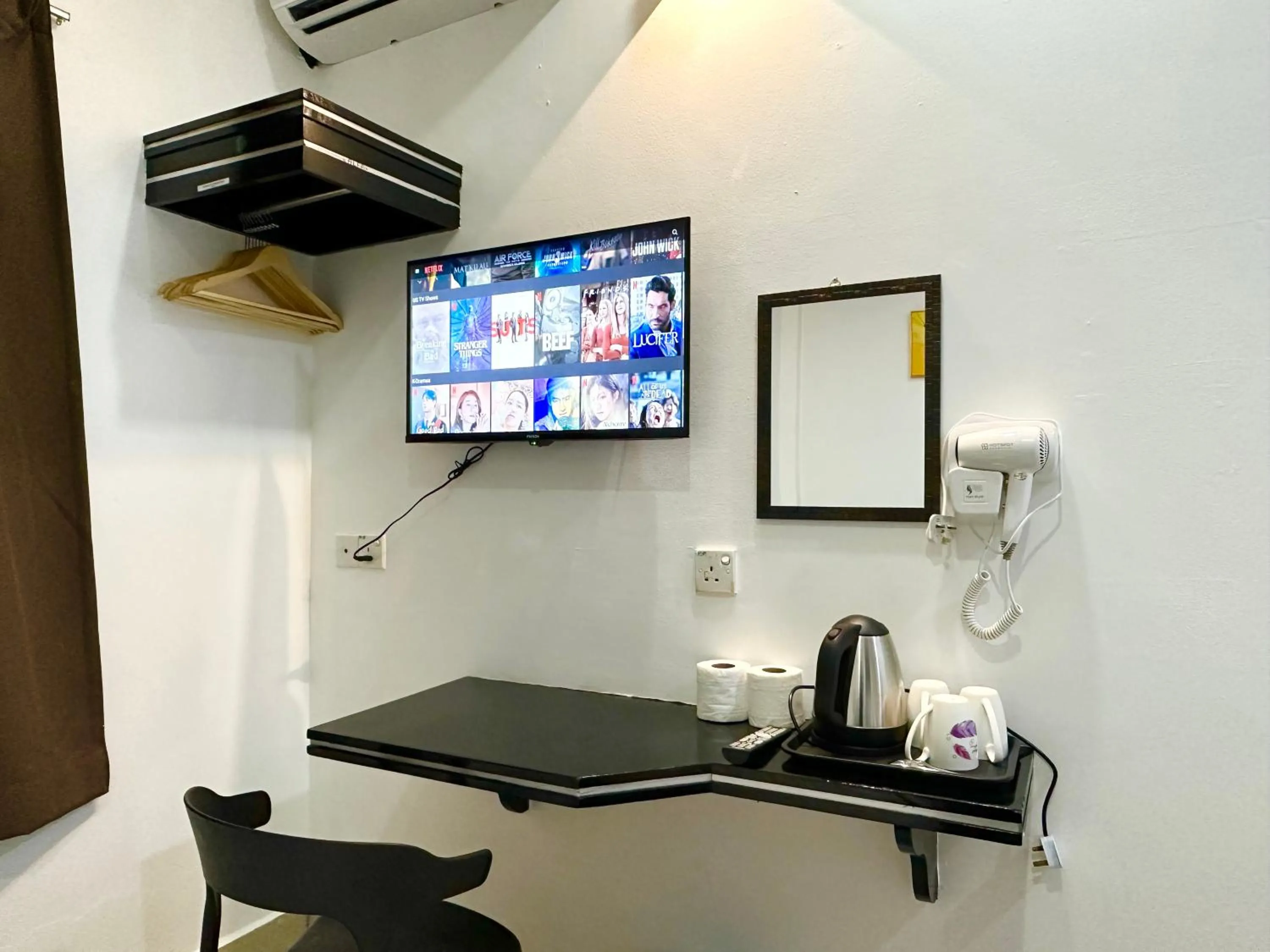 TV and multimedia in Hotel Tourist City Centre by HotSpot Essential