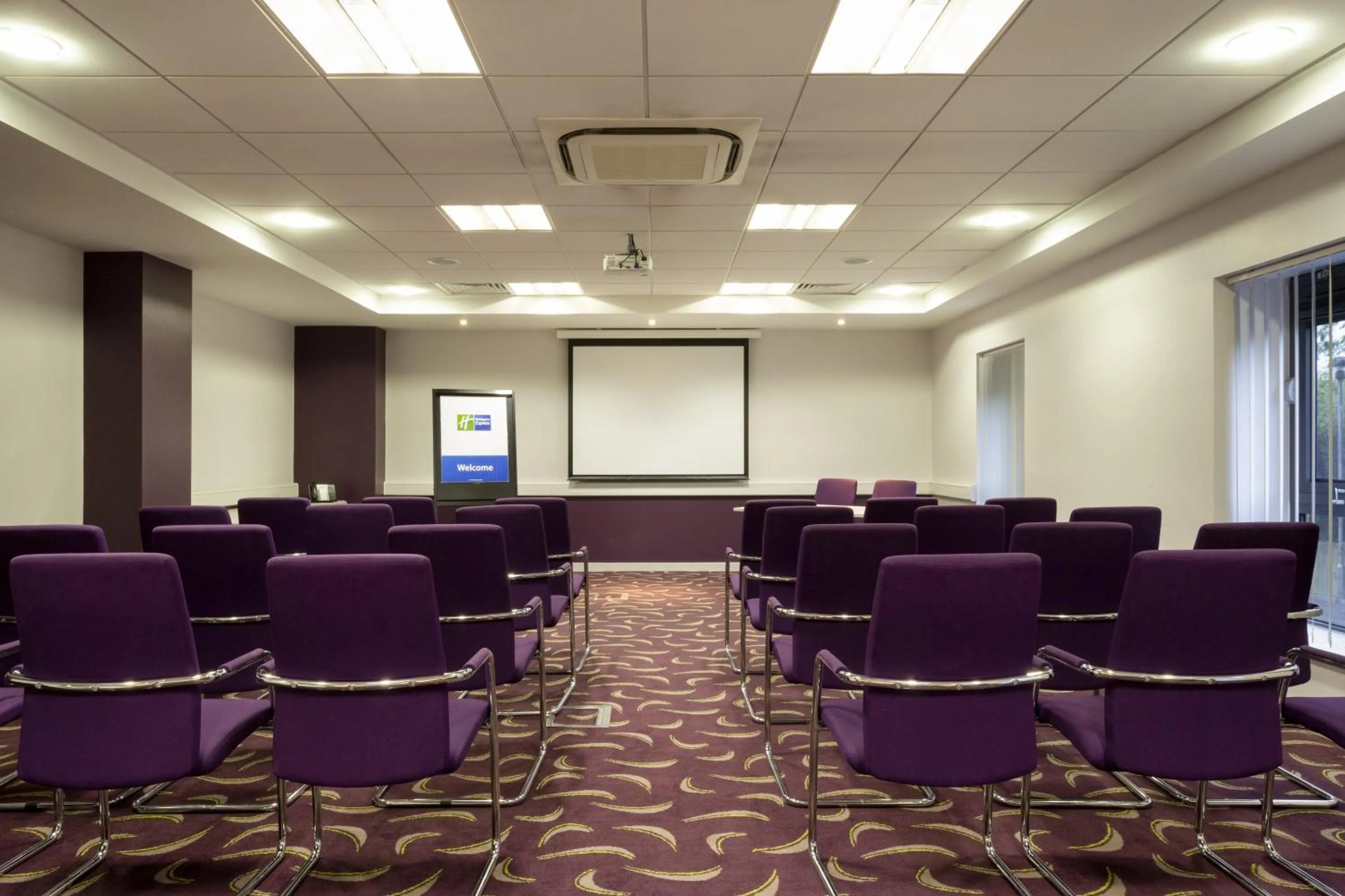 Meeting/conference room in Holiday Inn Express Dunstable