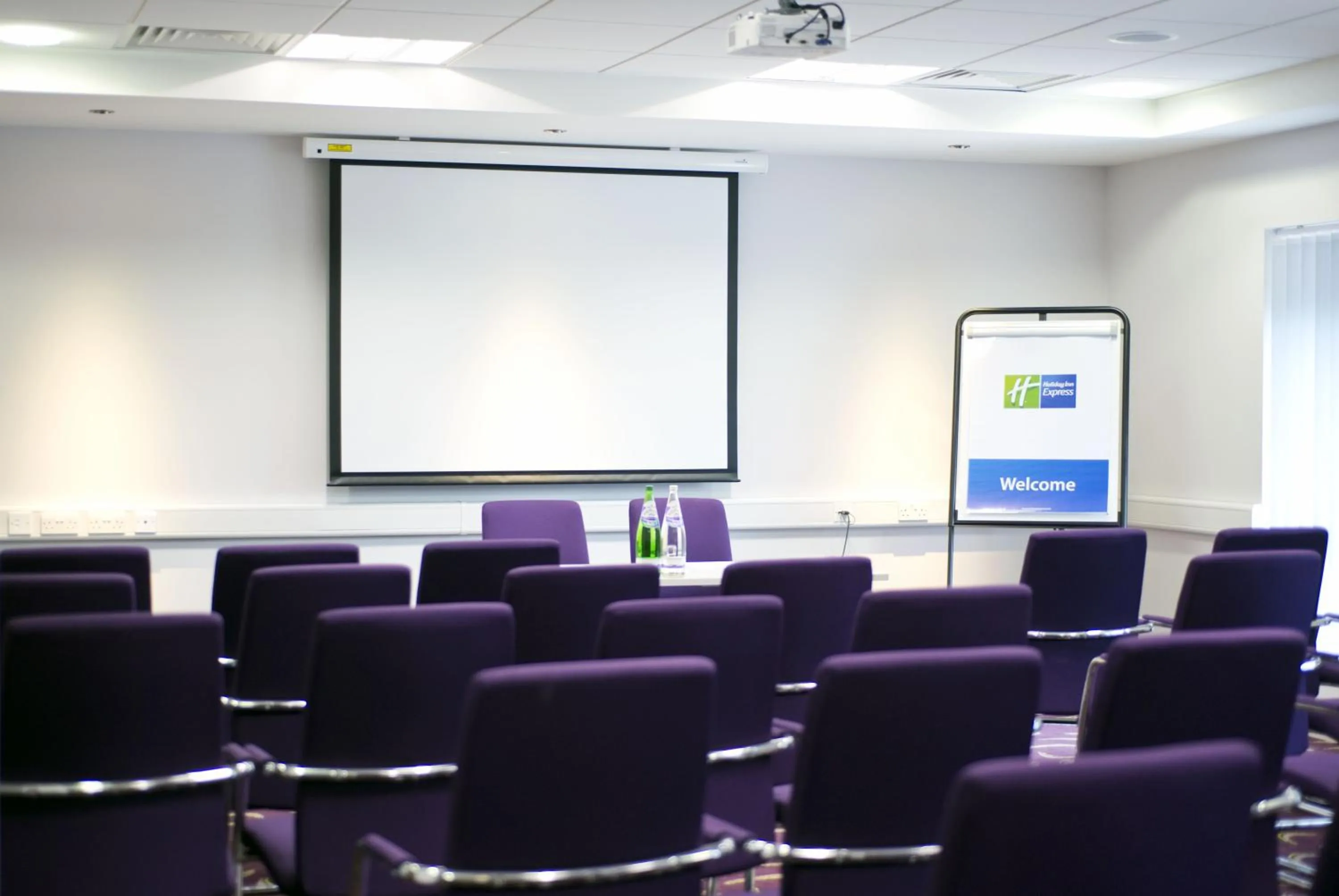 Meeting/conference room in Holiday Inn Express Dunstable