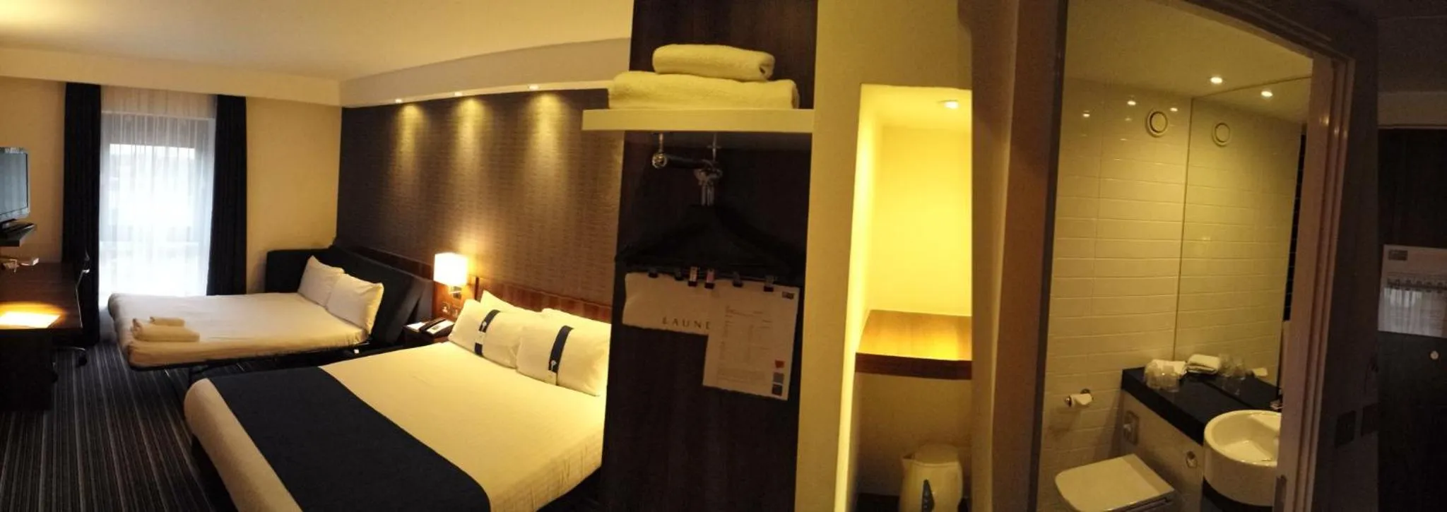 Photo of the whole room, TV/Entertainment Center in Holiday Inn Express Dunstable