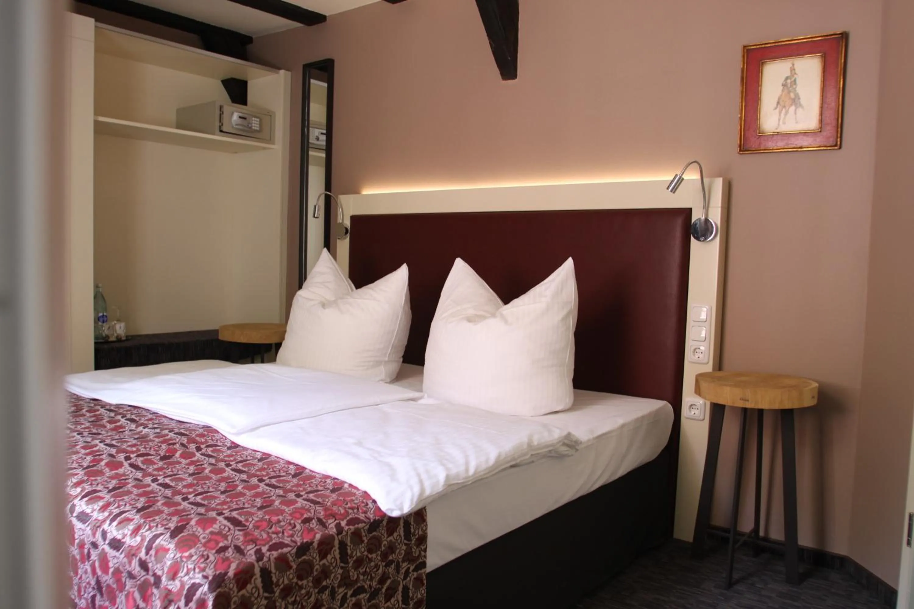 Photo of the whole room, Bed in Hotel Schmuckkästchen