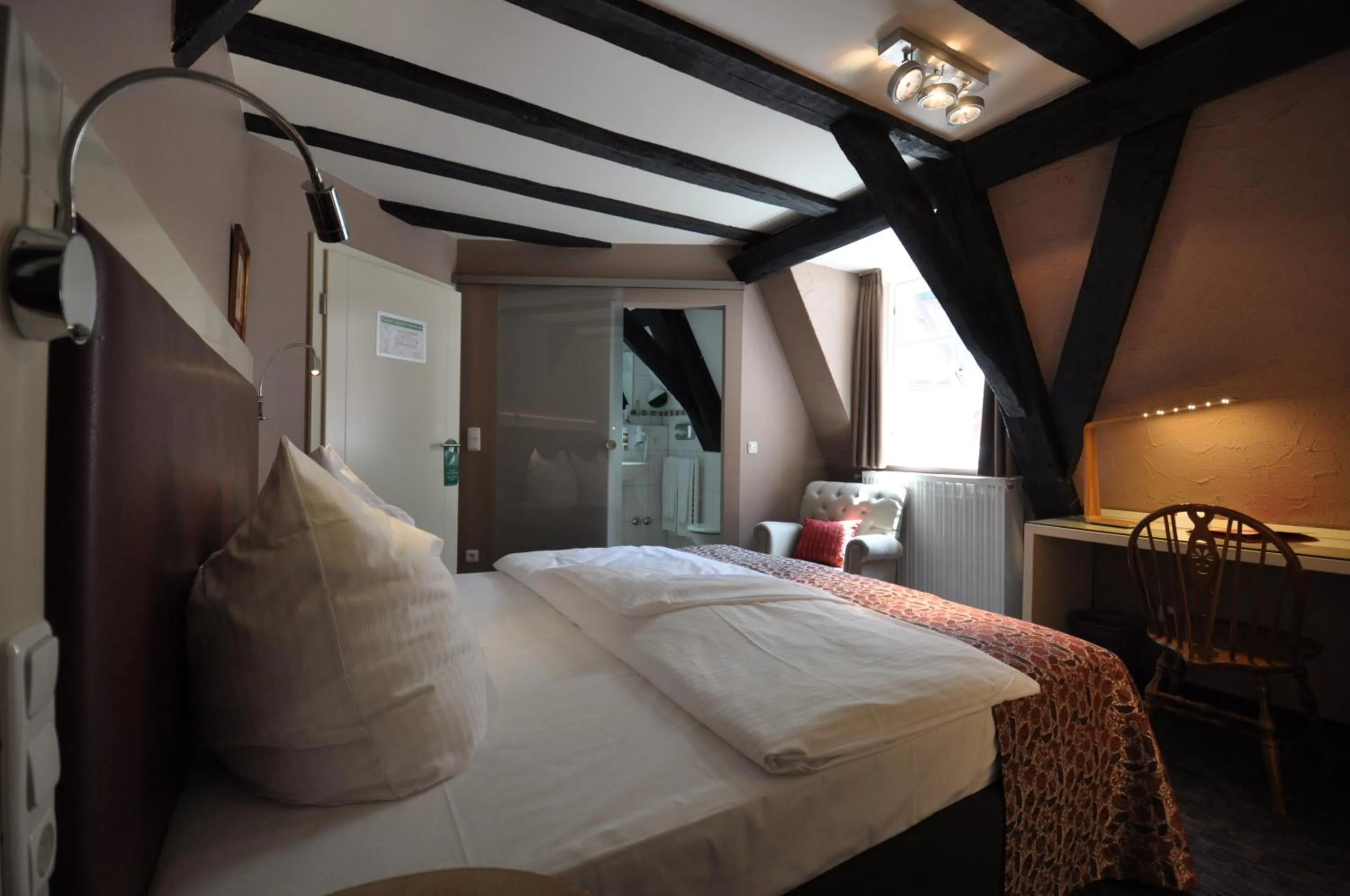 Photo of the whole room, Bed in Hotel Schmuckkästchen