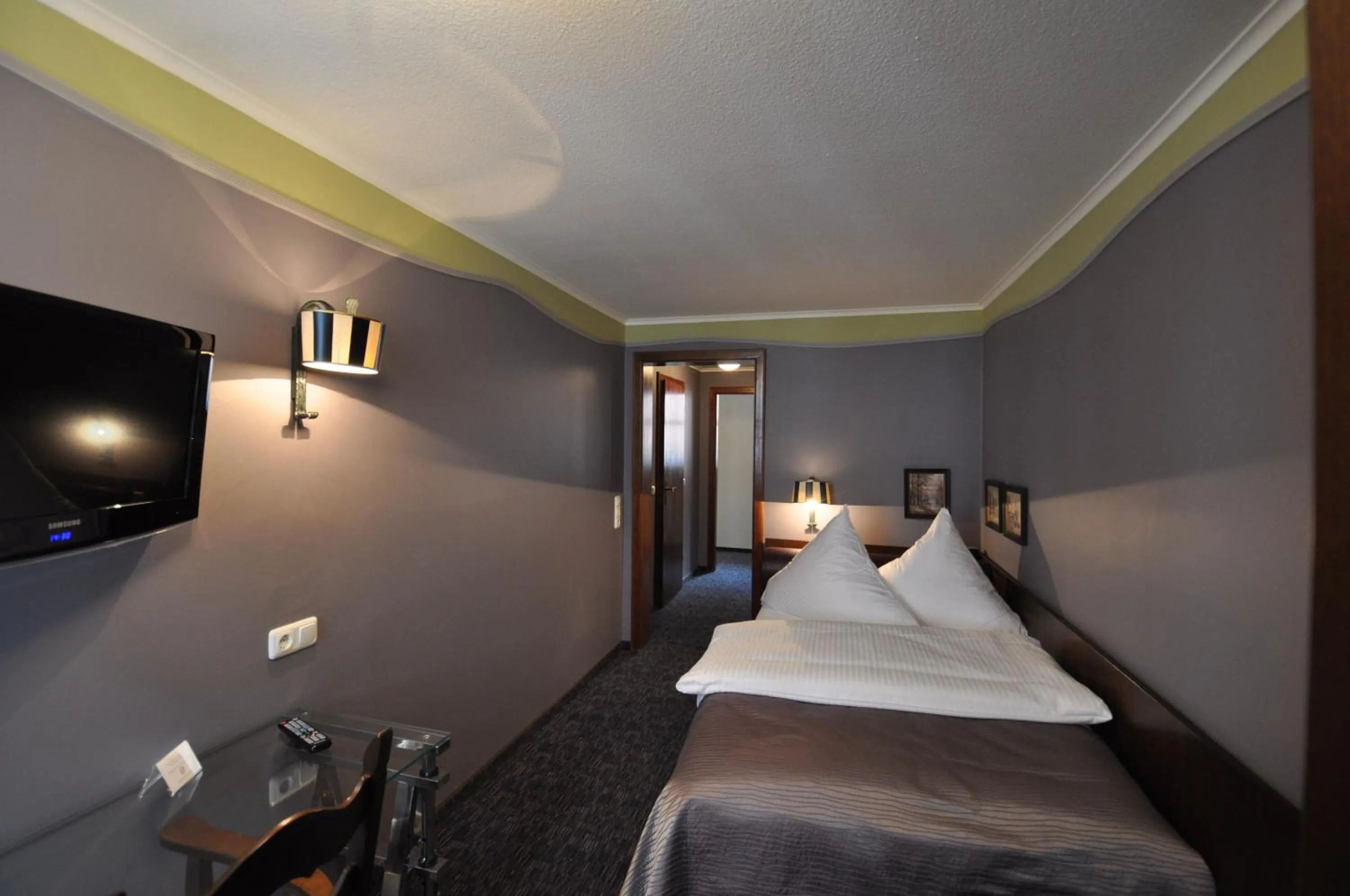 Photo of the whole room, Bed in Hotel Schmuckkästchen