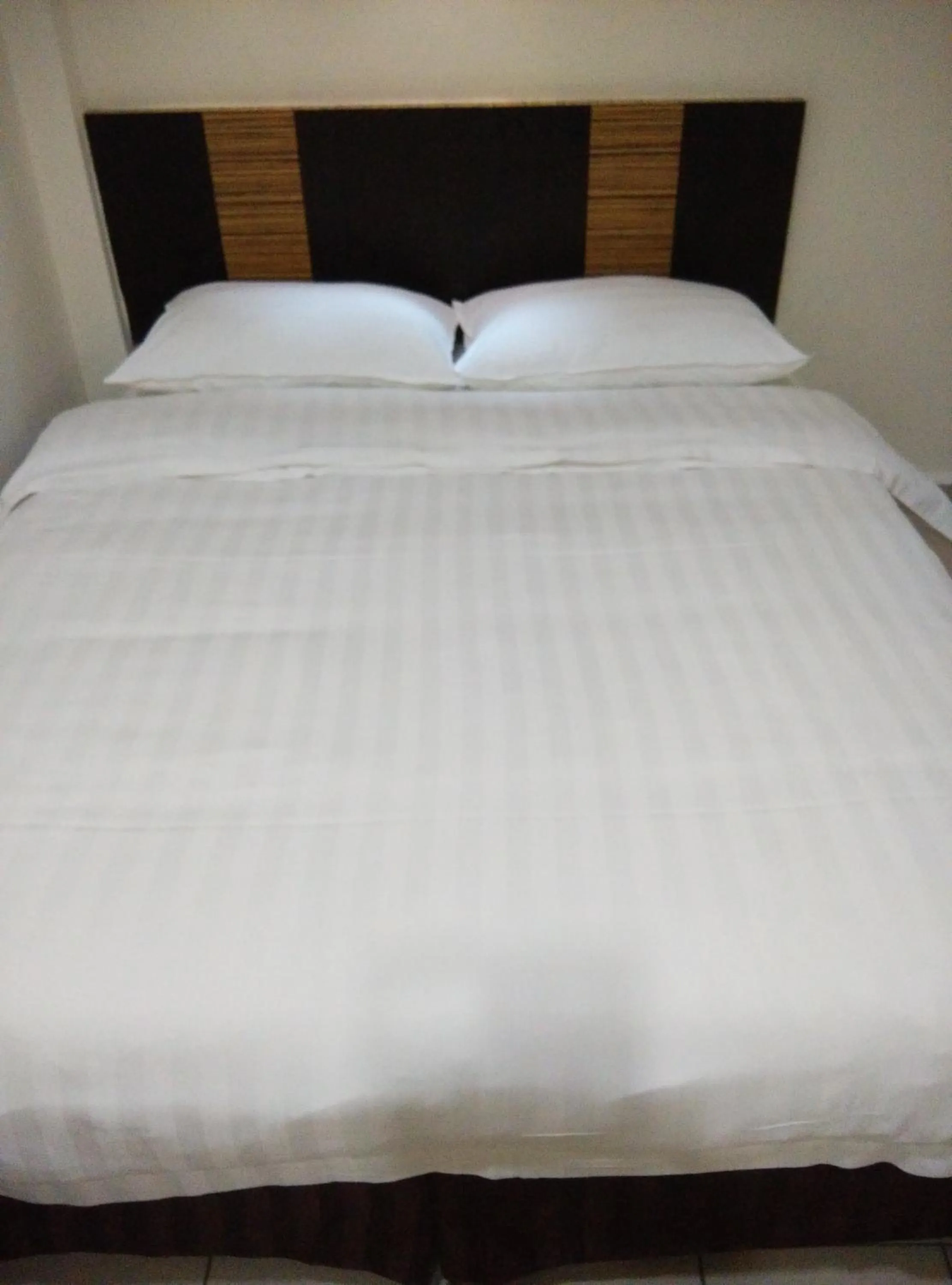 Bed in Hotel Traveller