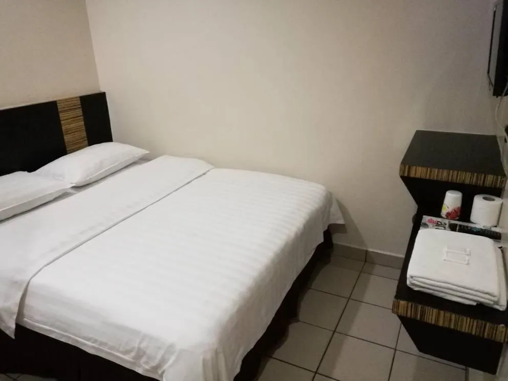 Bed in Hotel Traveller