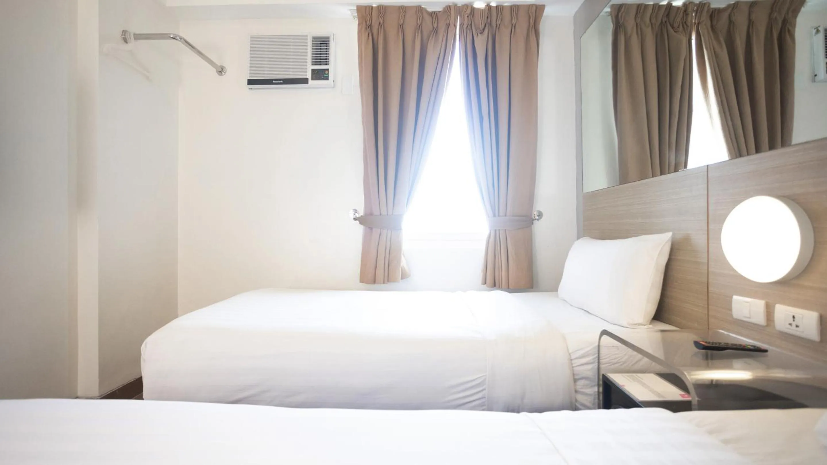 air conditioner, Bed in Red Planet Makati Avenue Manila