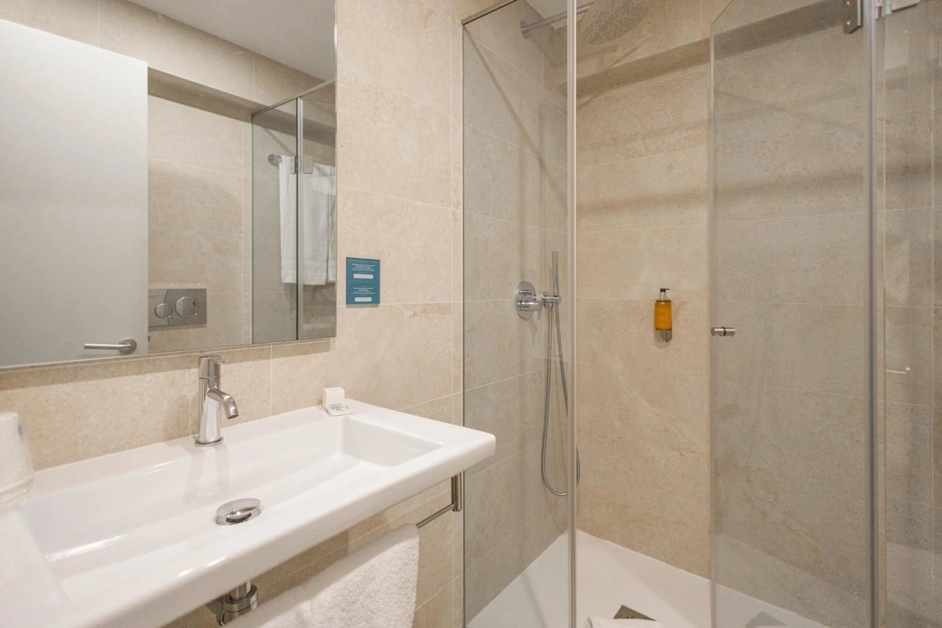 Shower in Hotel Navarras