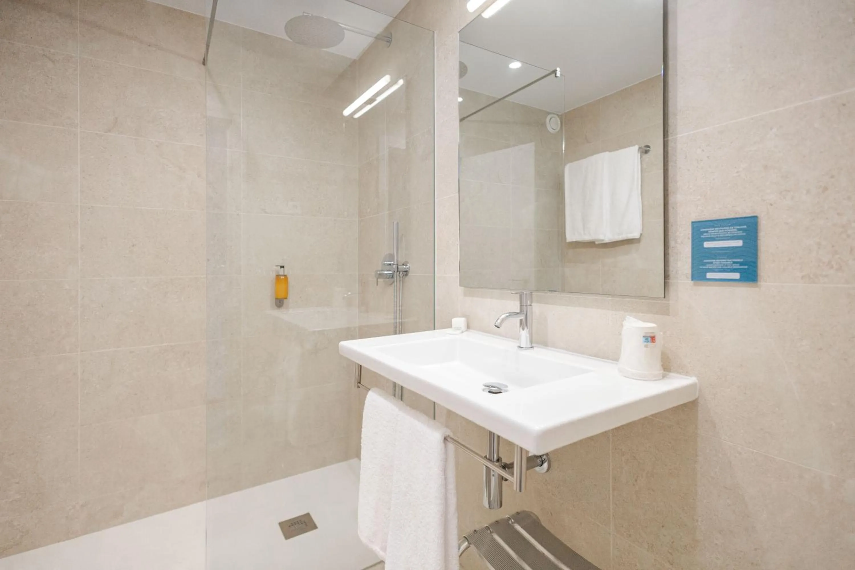 Bathroom in Hotel Navarras