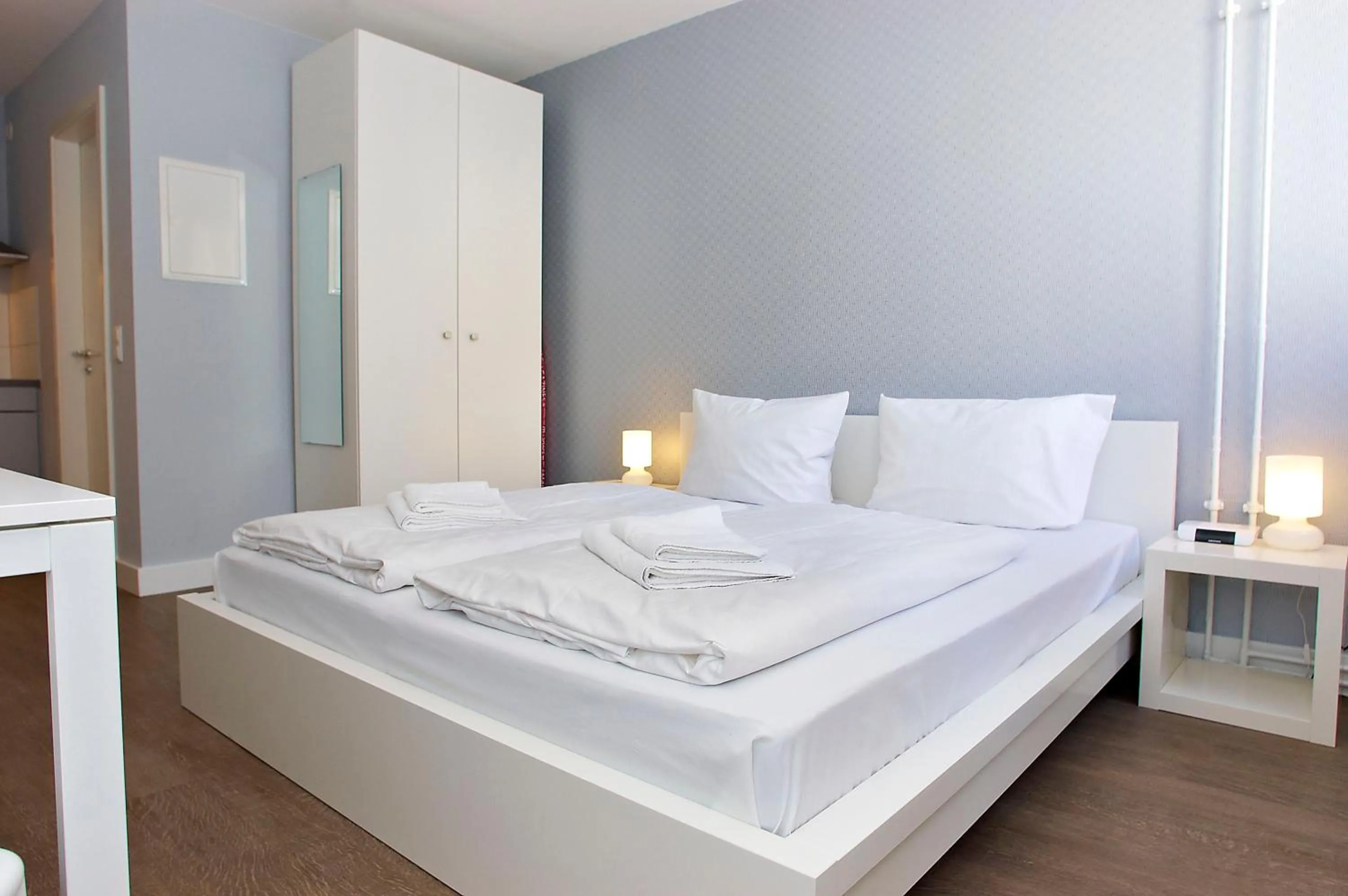 Bedroom, Bed in Apartmenthouse Berlin - Am Görlitzer Park