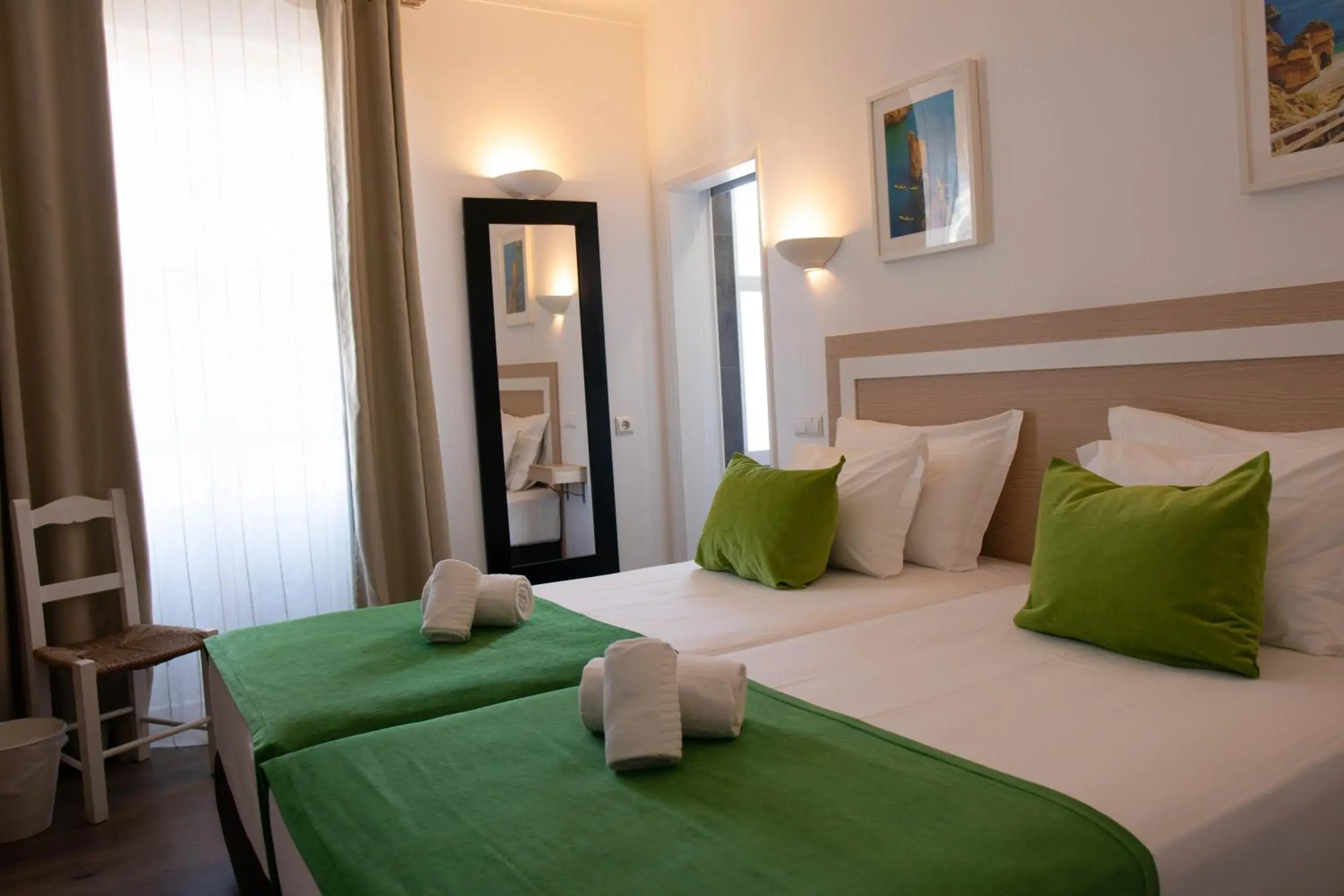 Standard Twin Room in Albufeira Beach Hotel by Kavia Standard Twin Room in Albufeira Beach Hotel by Kavia