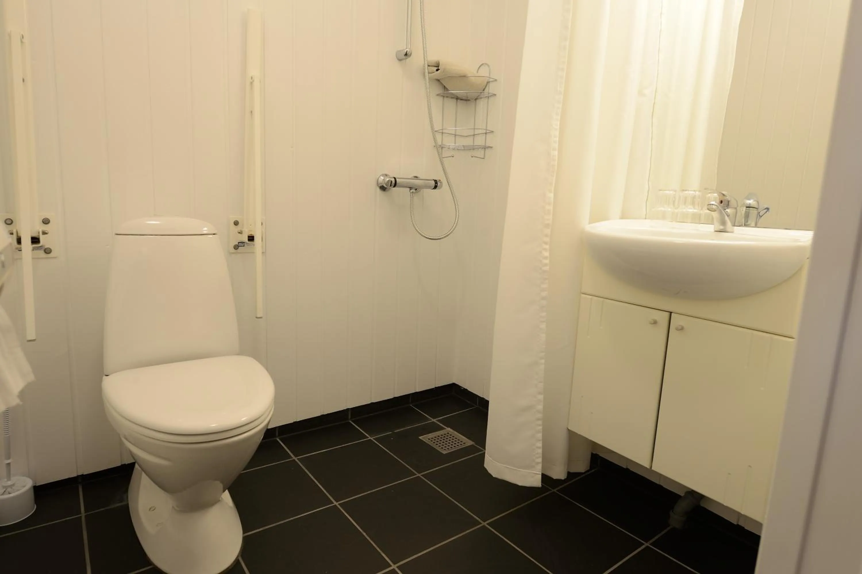 Bathroom in Hotel Gudhjem