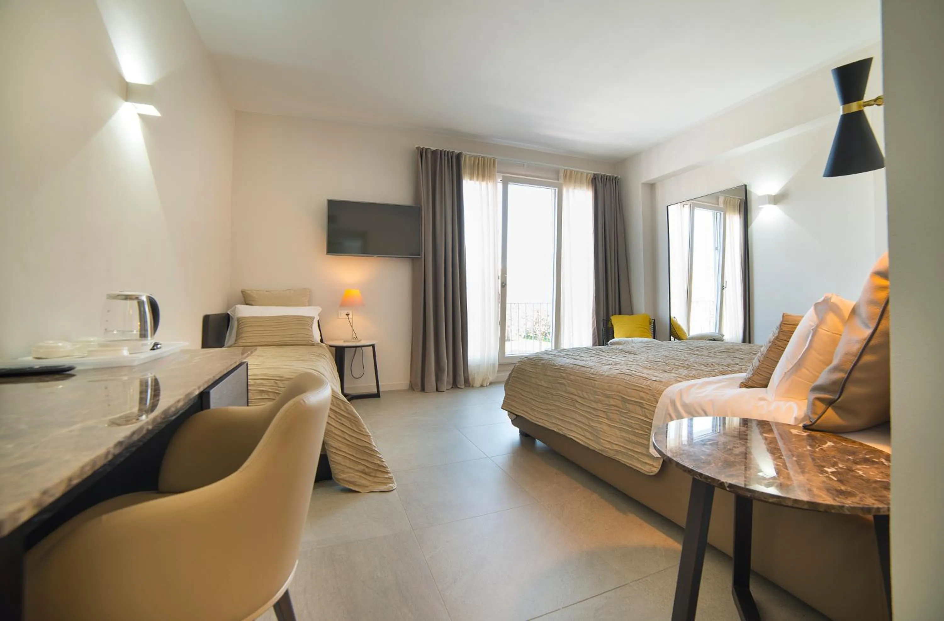 Photo of the whole room, Bed in Garda Room