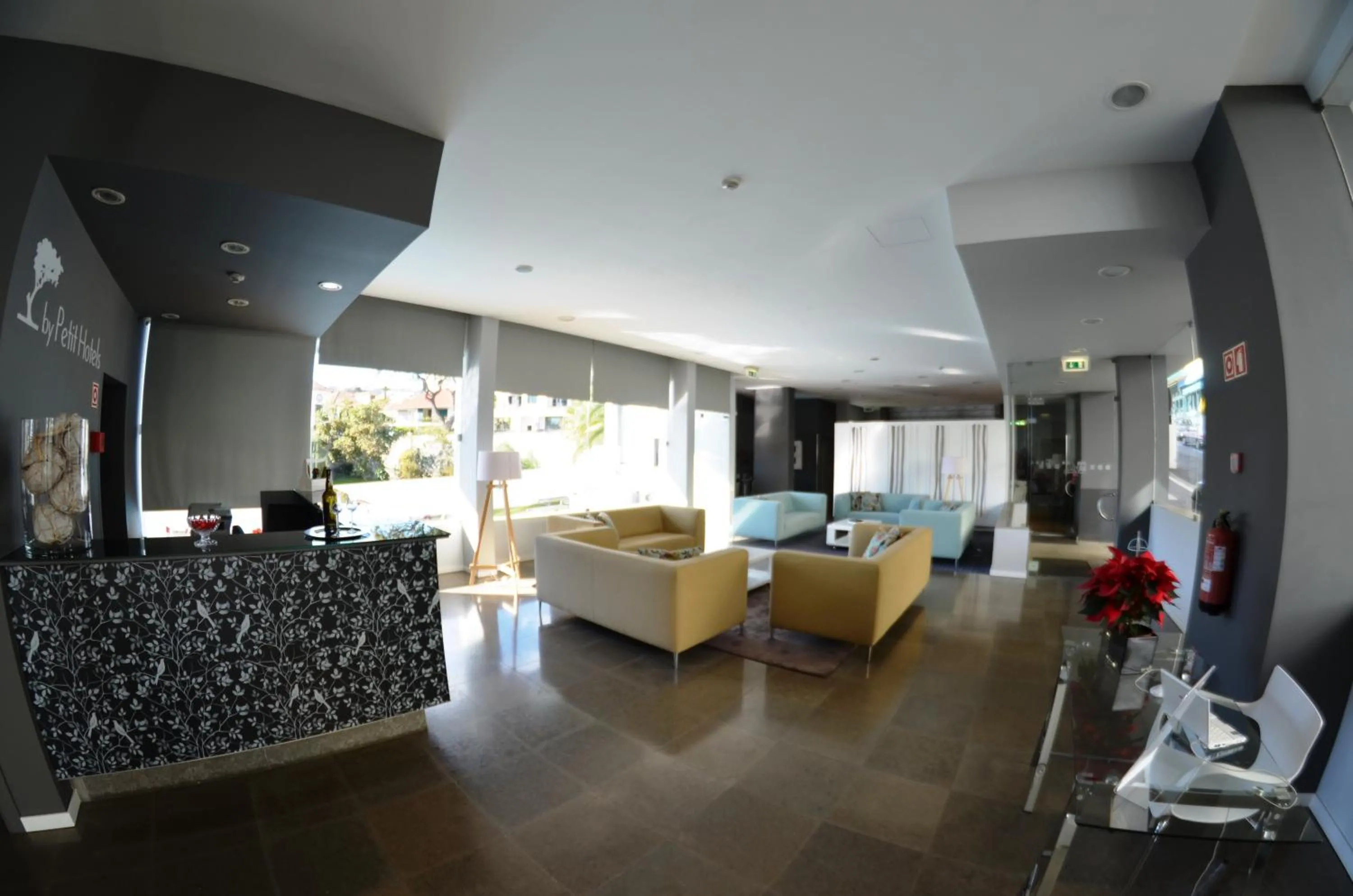 Lobby or reception in Madeira Bright Star by Petit Hotels
