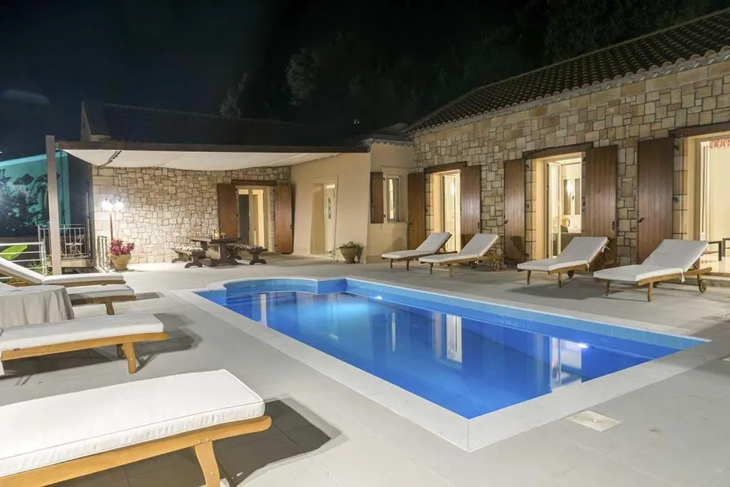 Swimming pool in Monambeles Villas