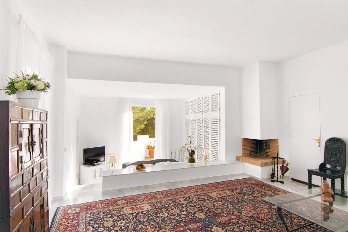 Communal lounge/ TV room in Hotel Village