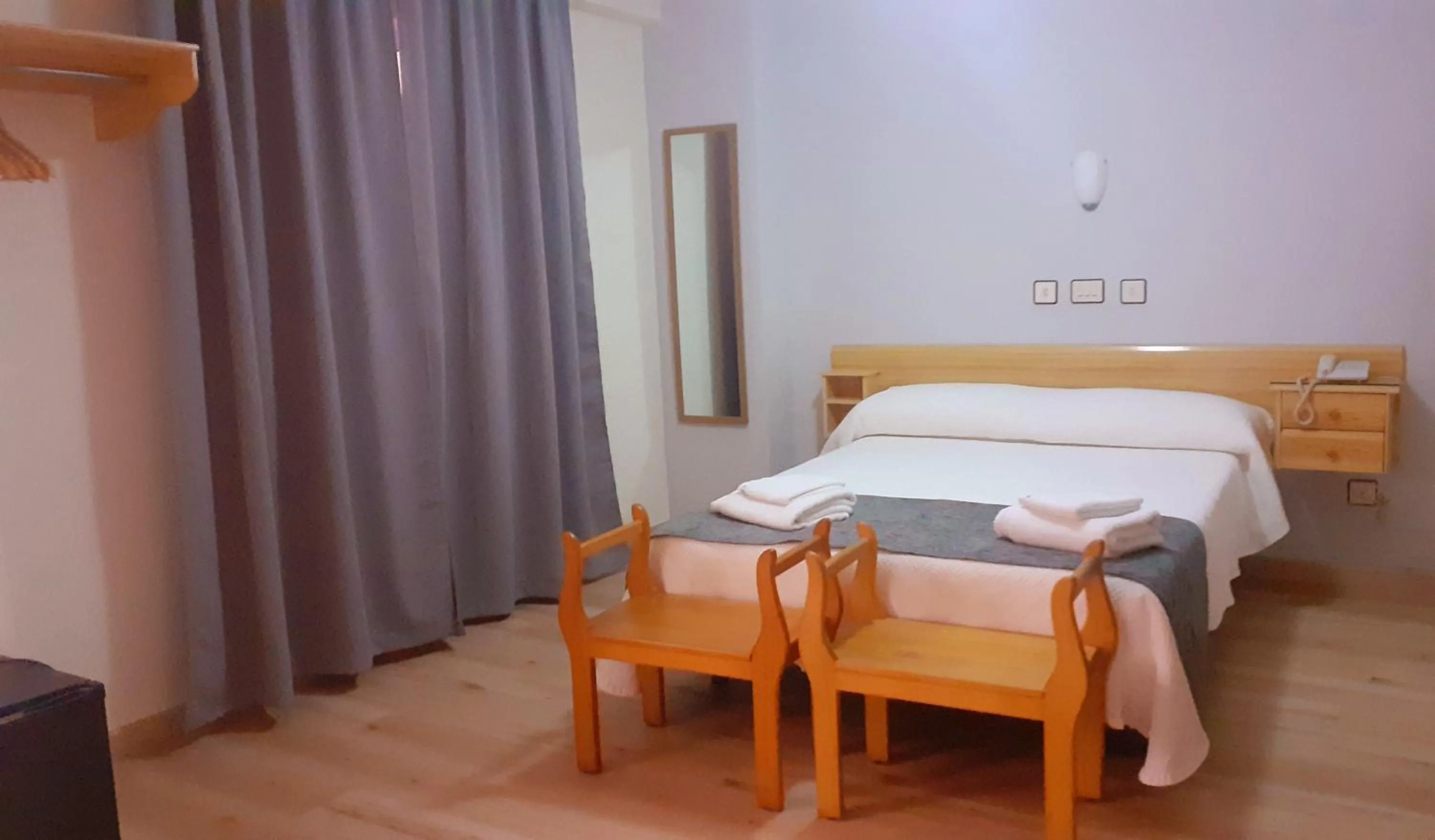 Photo of the whole room, Bed in Hotel Alaska