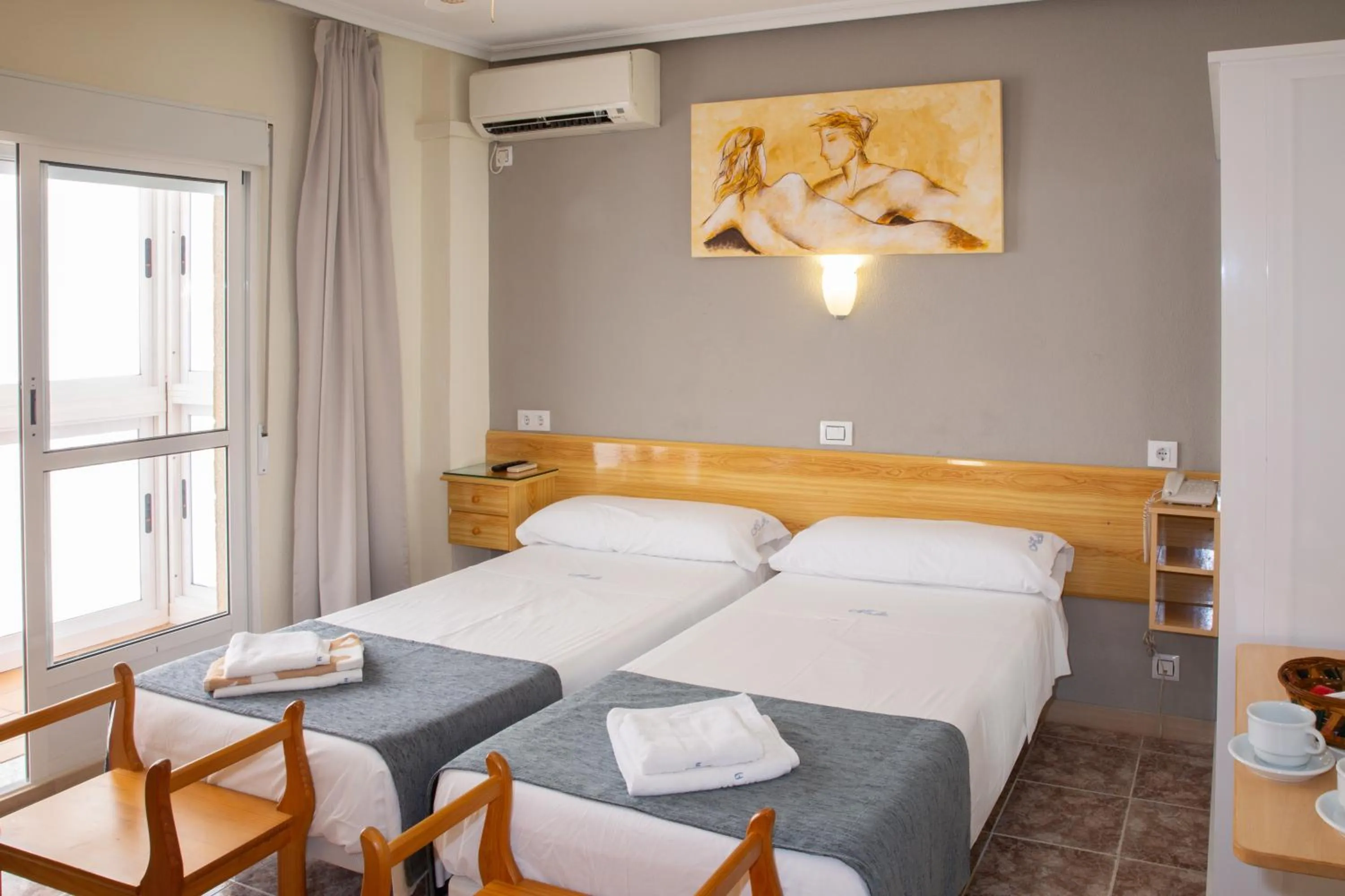 Photo of the whole room, Bed in Hotel Alaska