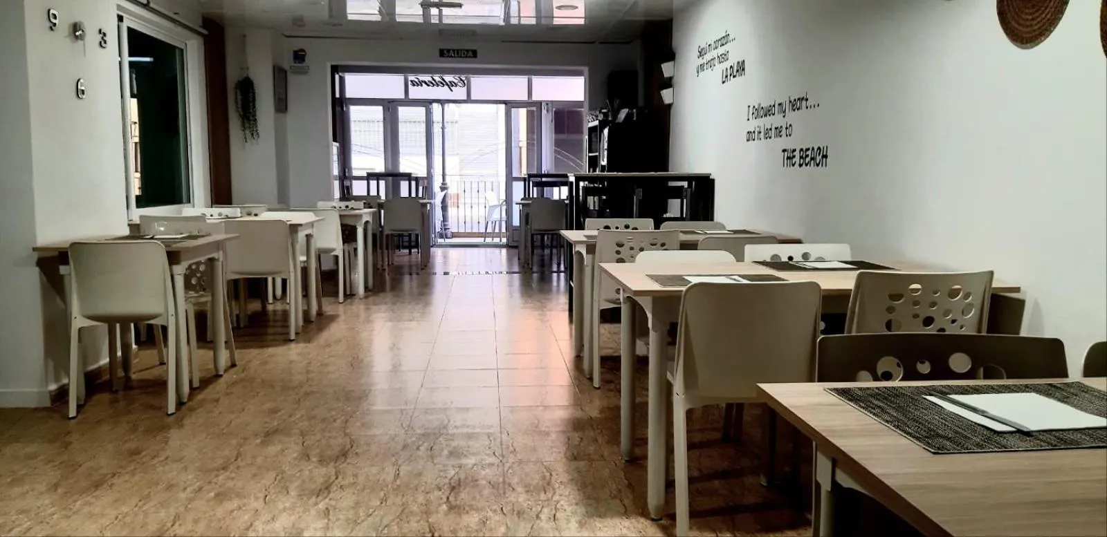 Restaurant/places to eat in Hotel Alaska