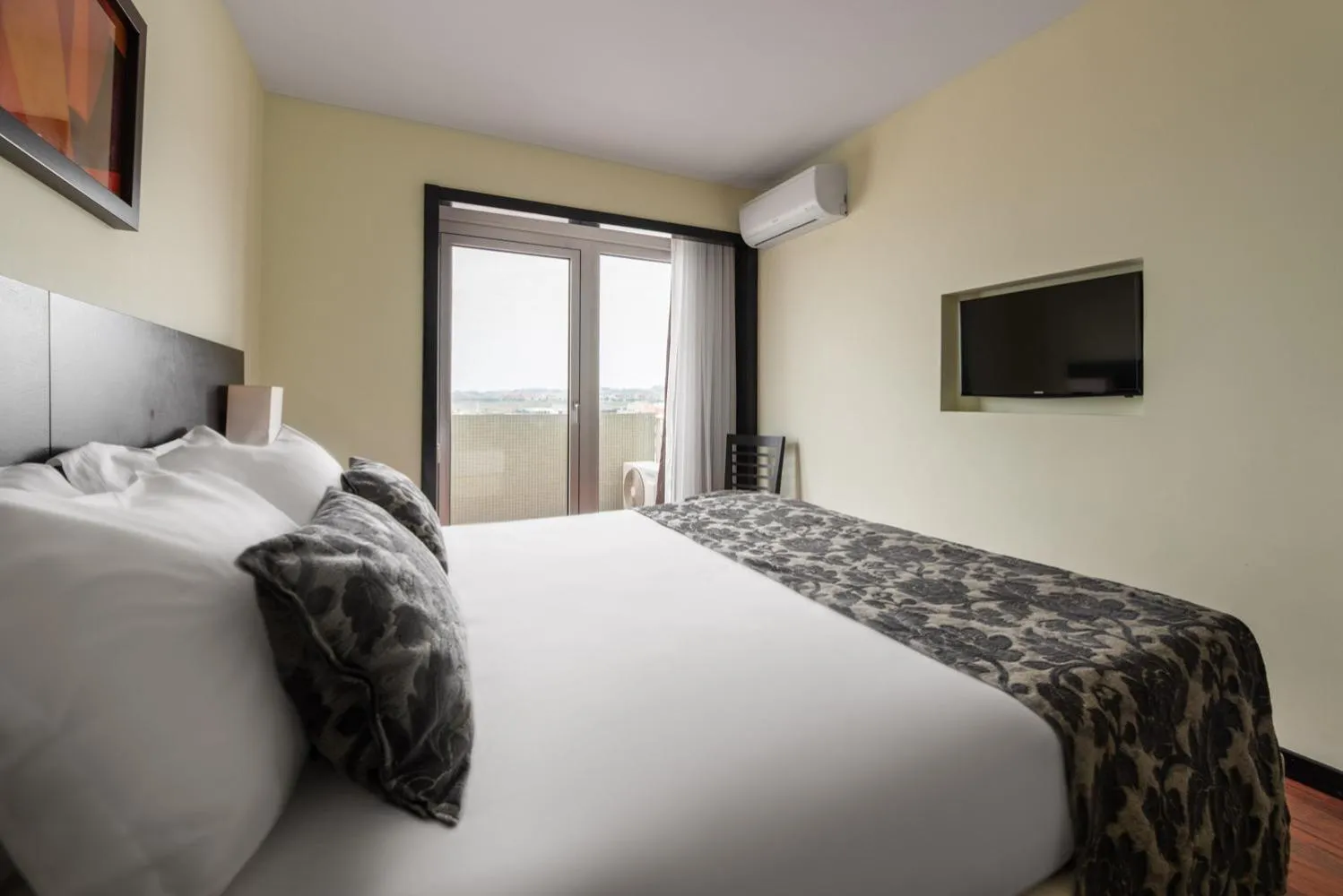 Photo of the whole room, Bed in Exe Praia Golfe