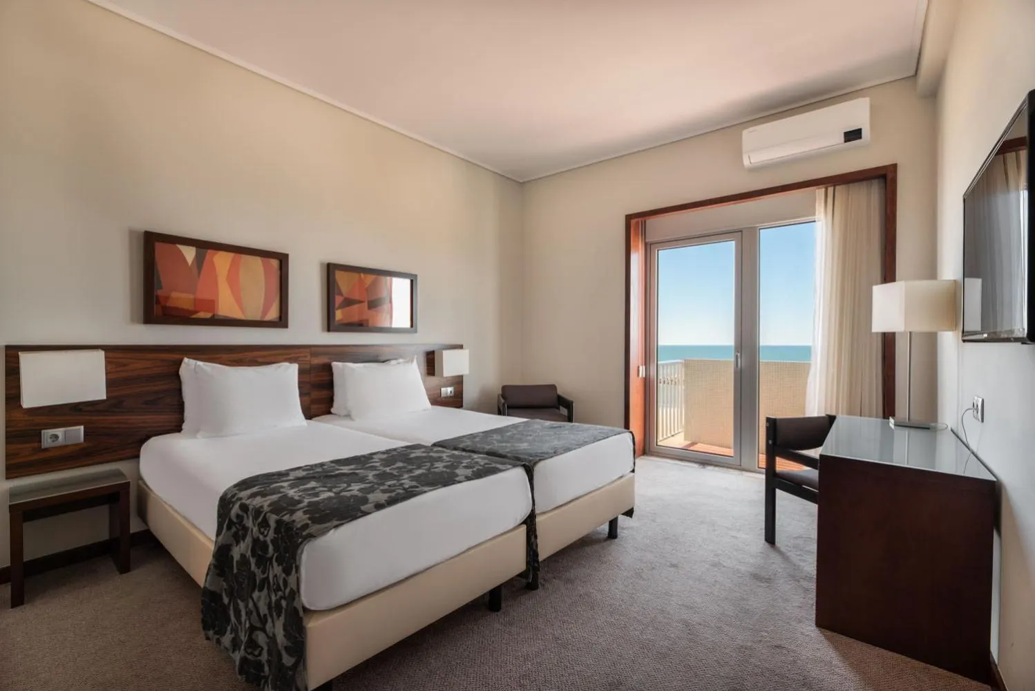 Photo of the whole room, Bed in Exe Praia Golfe