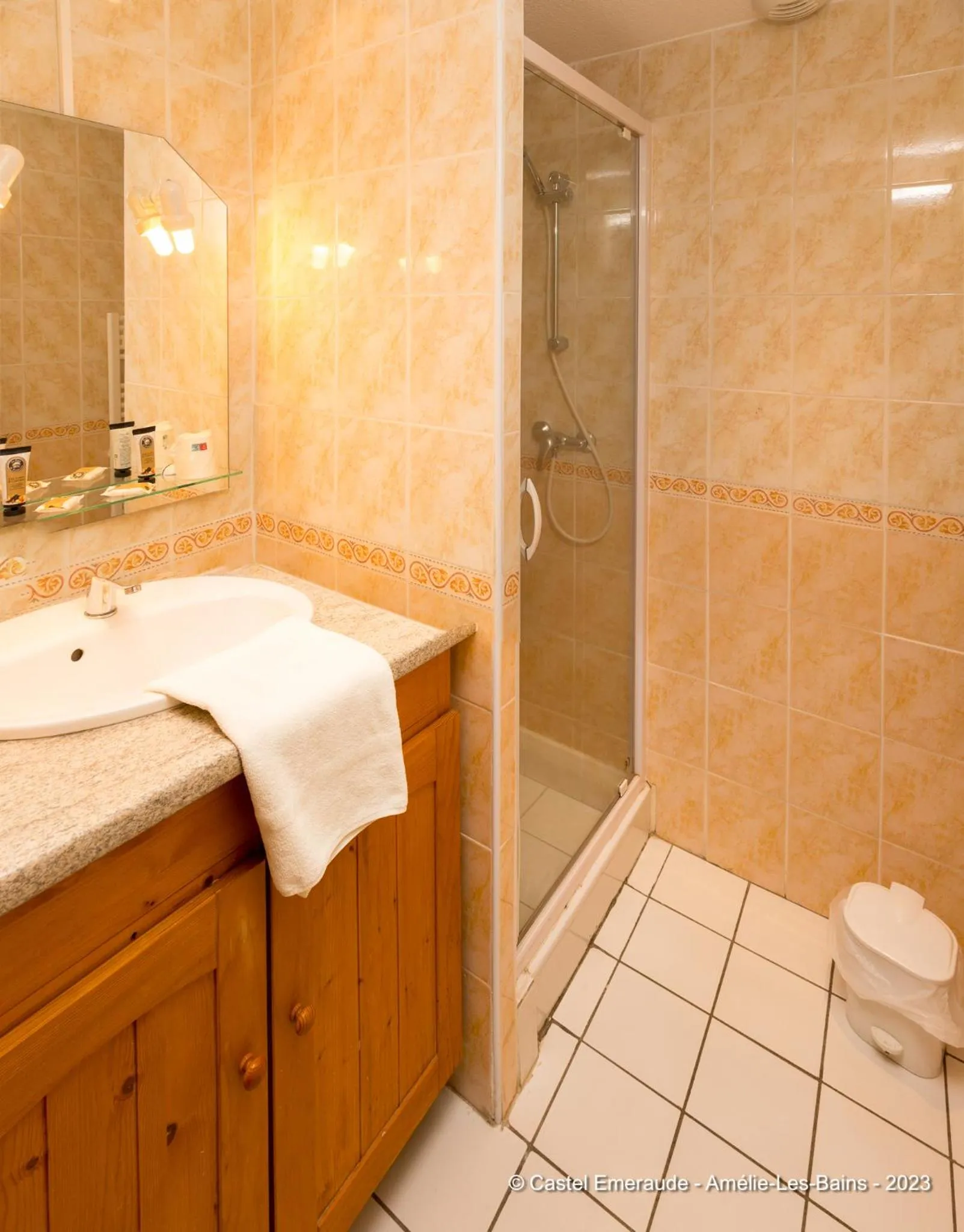 Bathroom in Appart'Hotel Castel Emeraude, Charme et Caractère