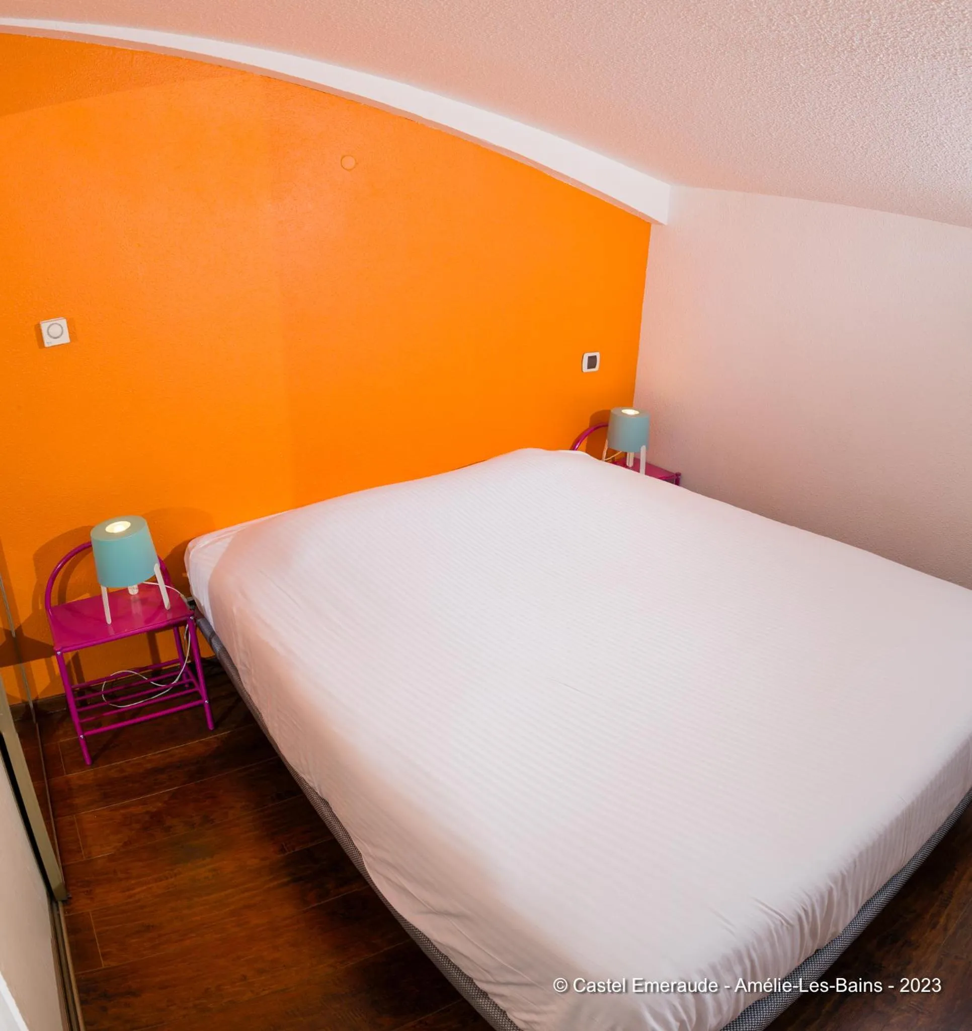 Bedroom, Bed in Appart'Hotel Castel Emeraude, Charme et Caractère