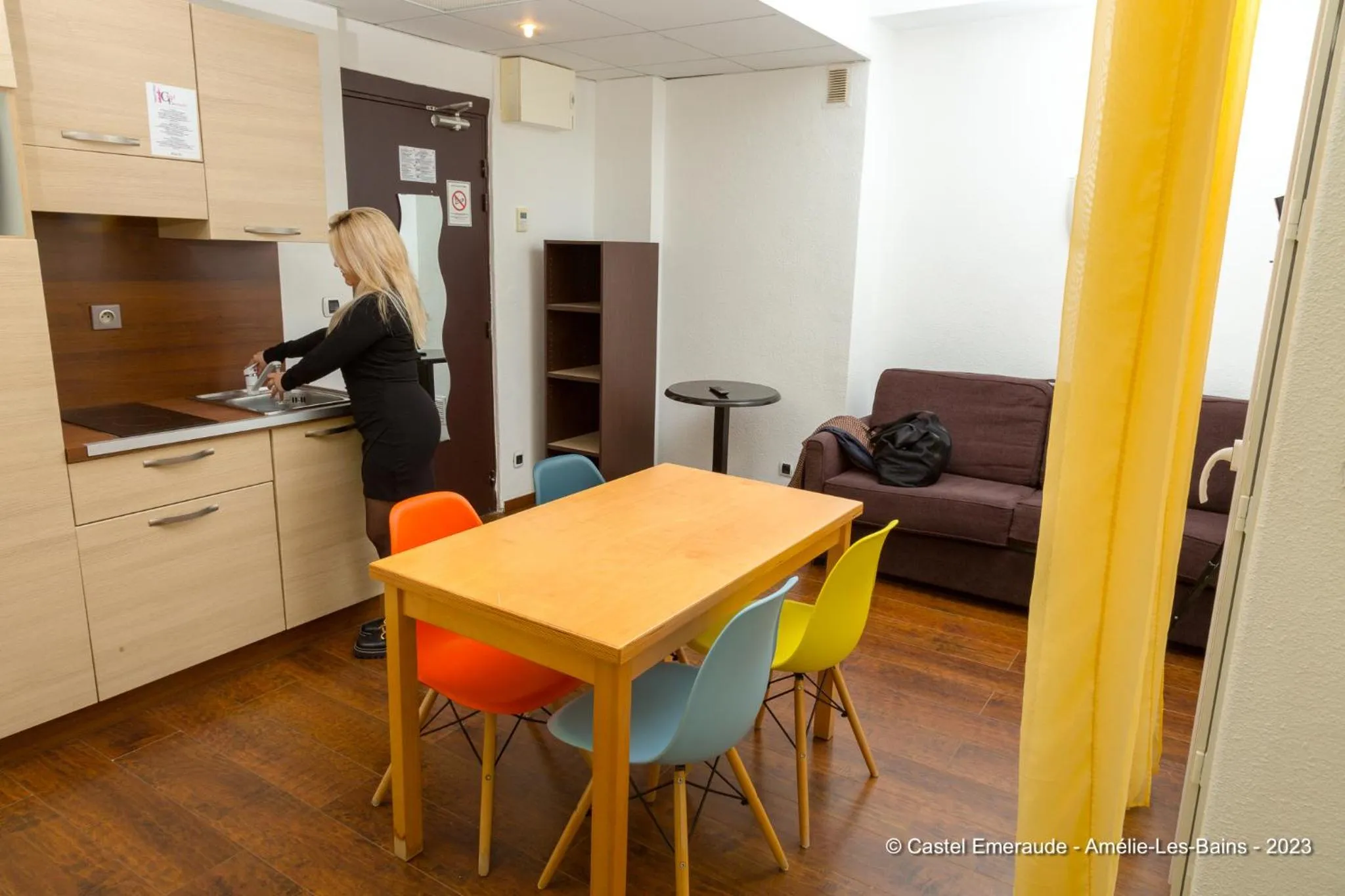 Kitchen or kitchenette in Appart'Hotel Castel Emeraude, Charme et Caractère