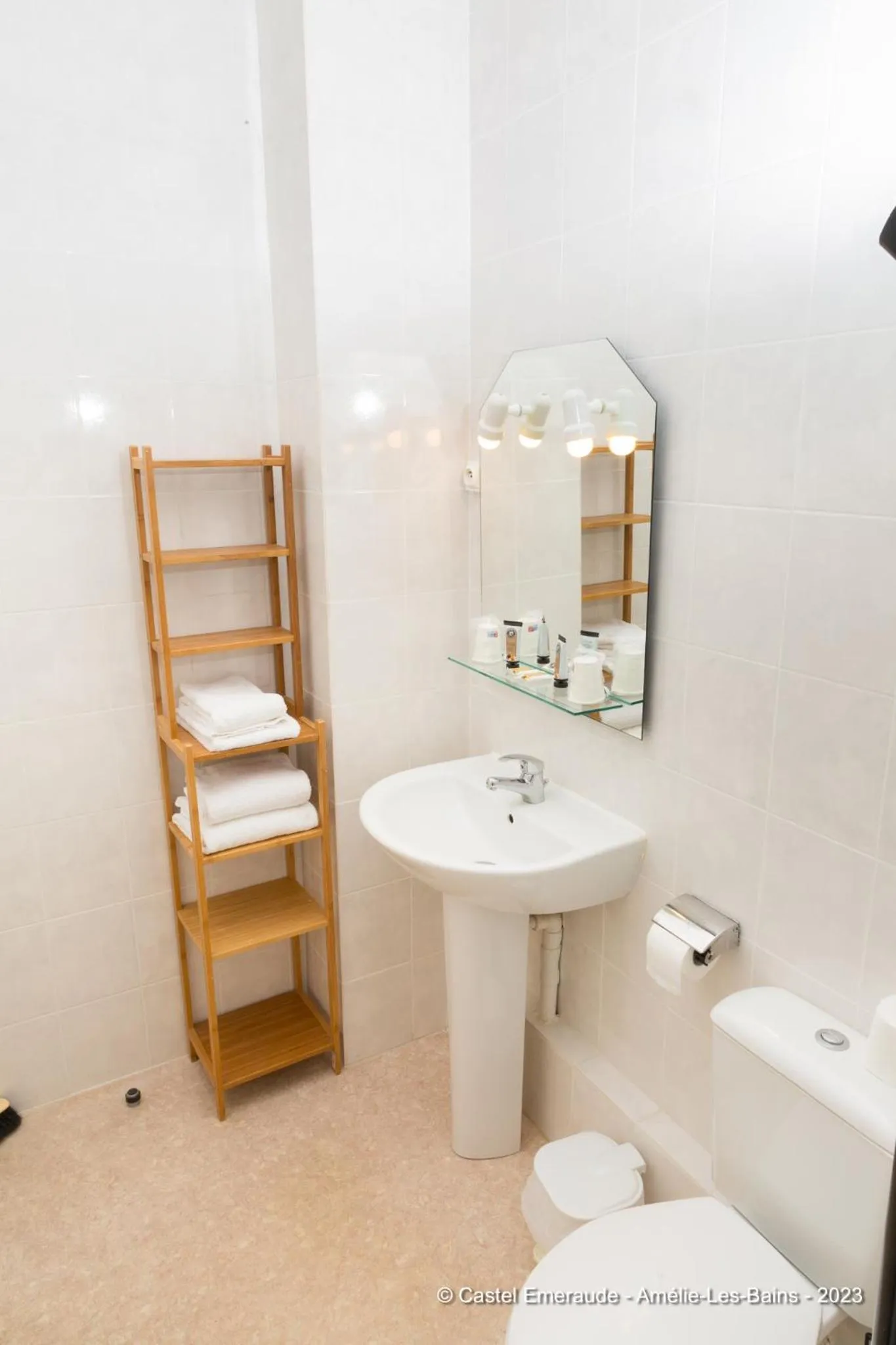 Bathroom in Appart'Hotel Castel Emeraude, Charme et Caractère