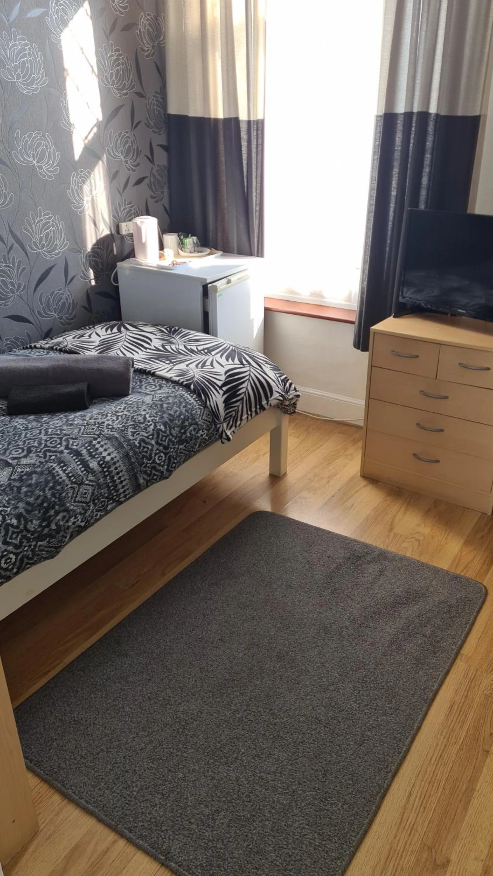 Bed in Sunnyside Hotel