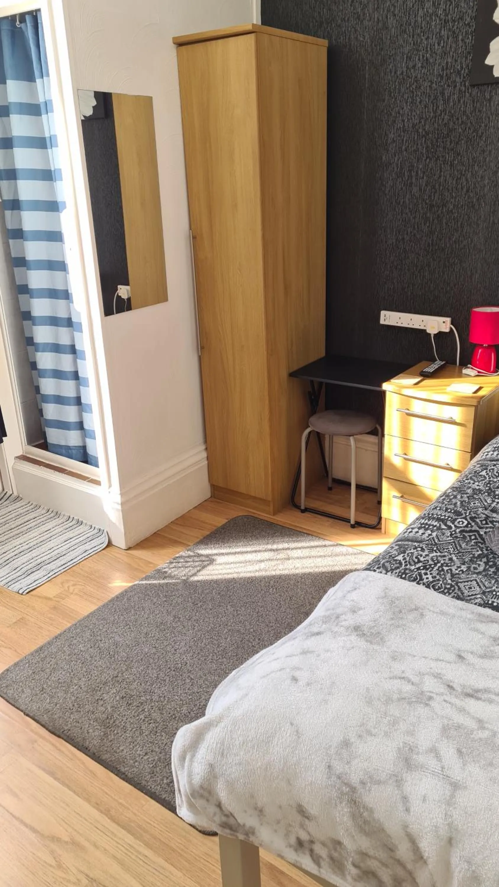 Bed in Sunnyside Hotel