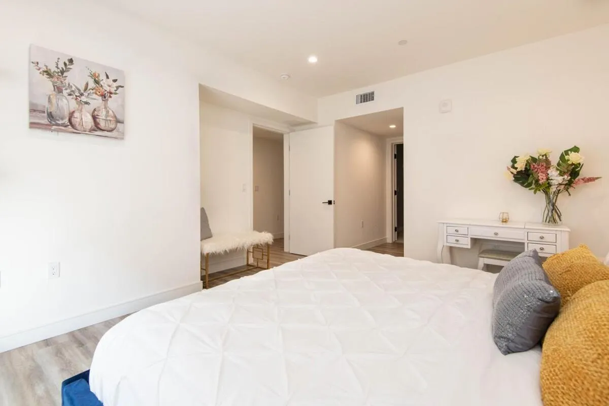 Bed in Regency Modern Apartments